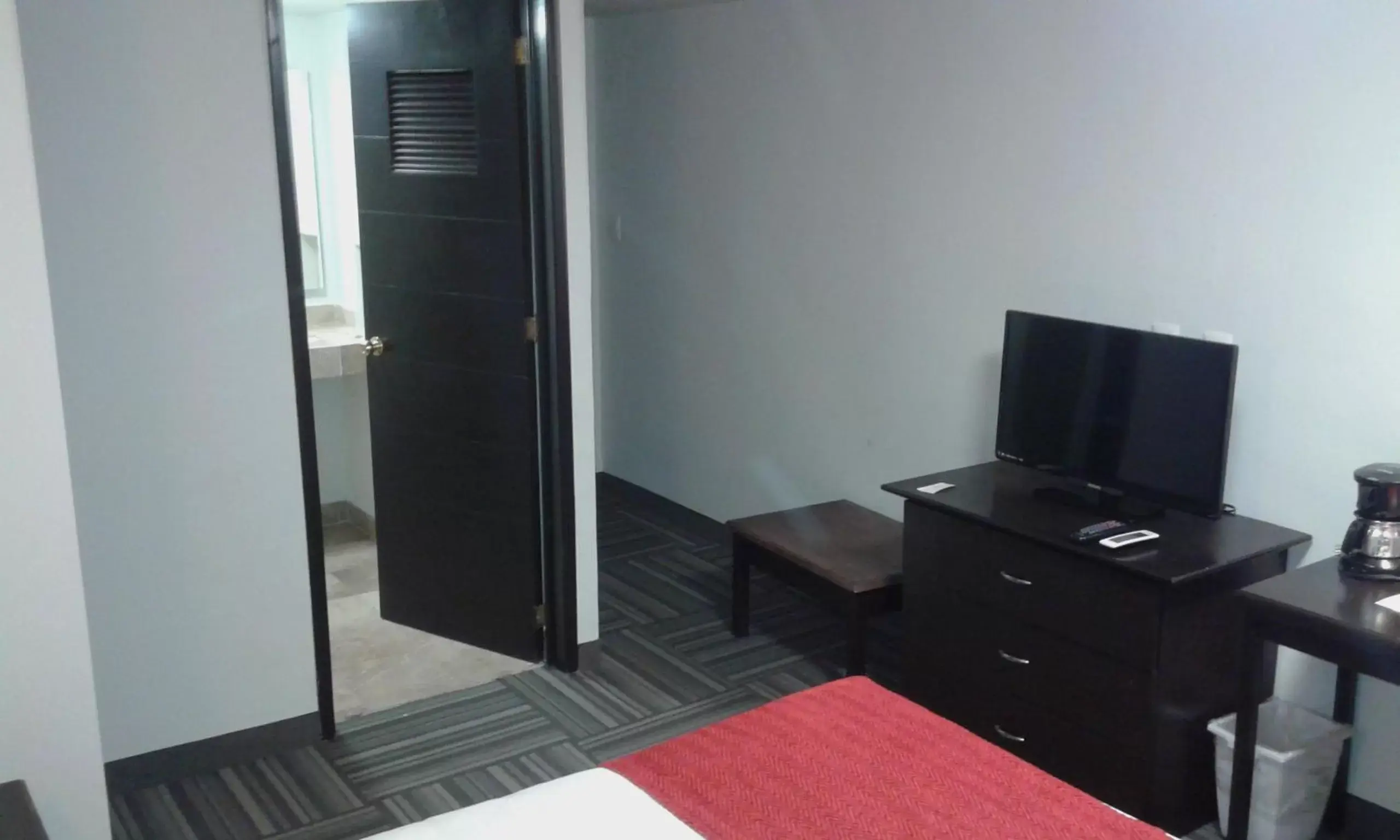 Bed, TV/Entertainment Center in Ramada Plaza by Wyndham Leon