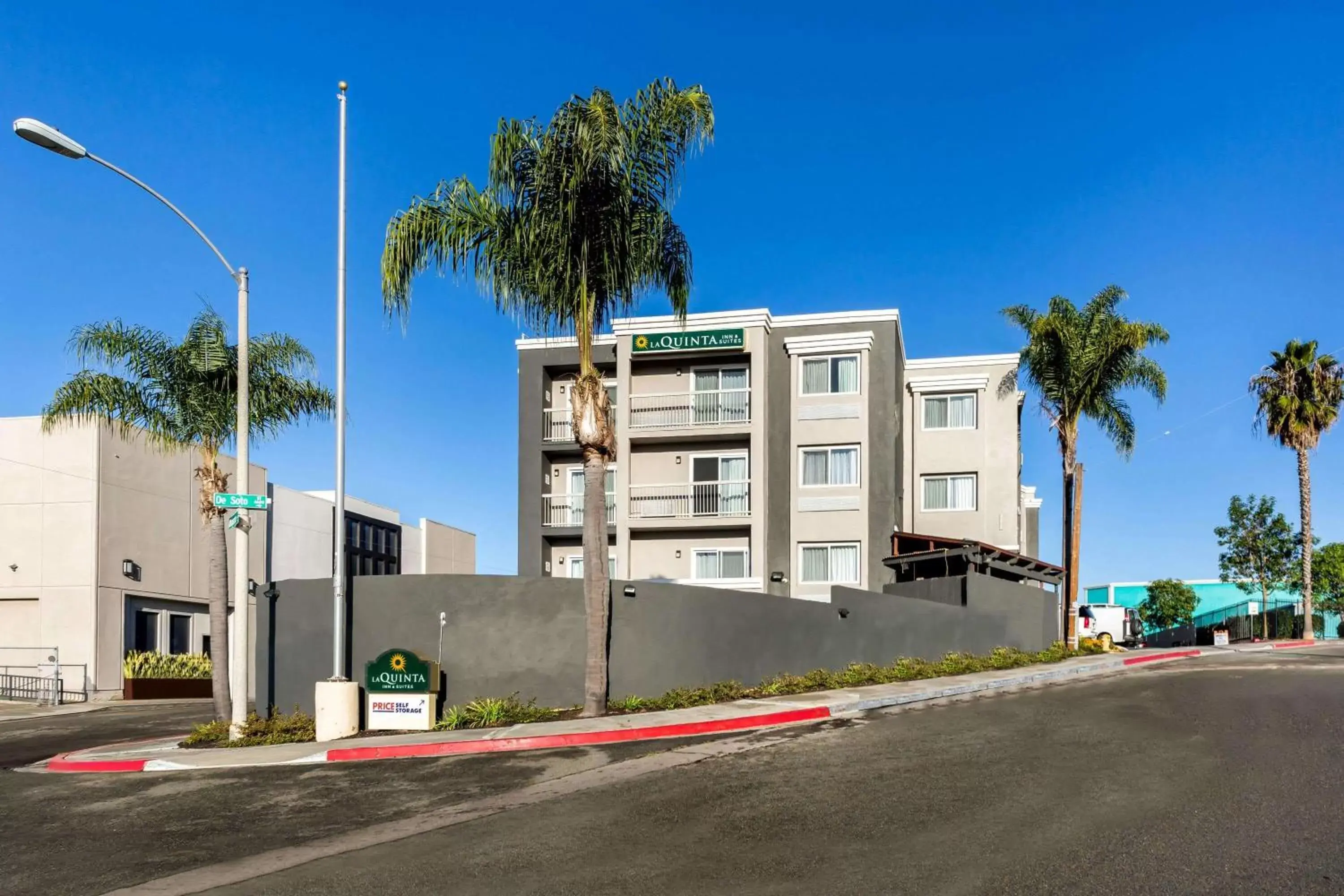 Property Building in La Quinta by Wyndham San Diego Mission Bay