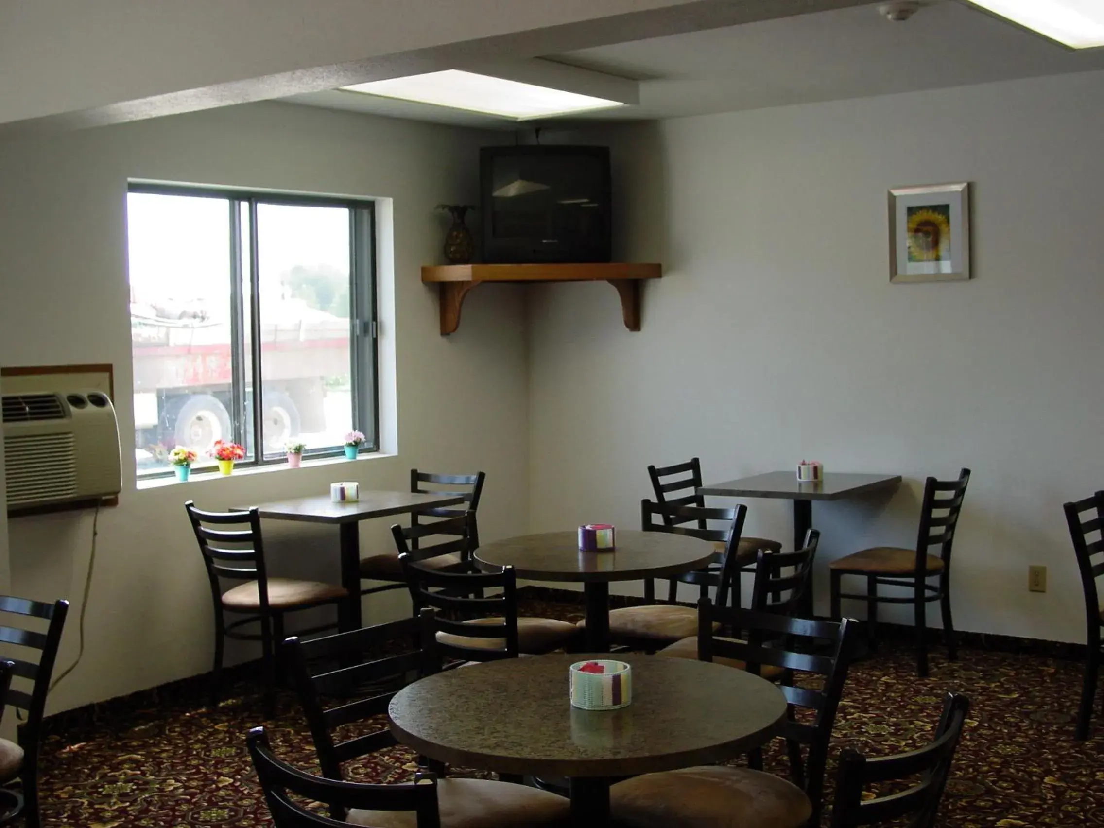 Food, Restaurant/Places to Eat in Super 8 by Wyndham Manhattan KS