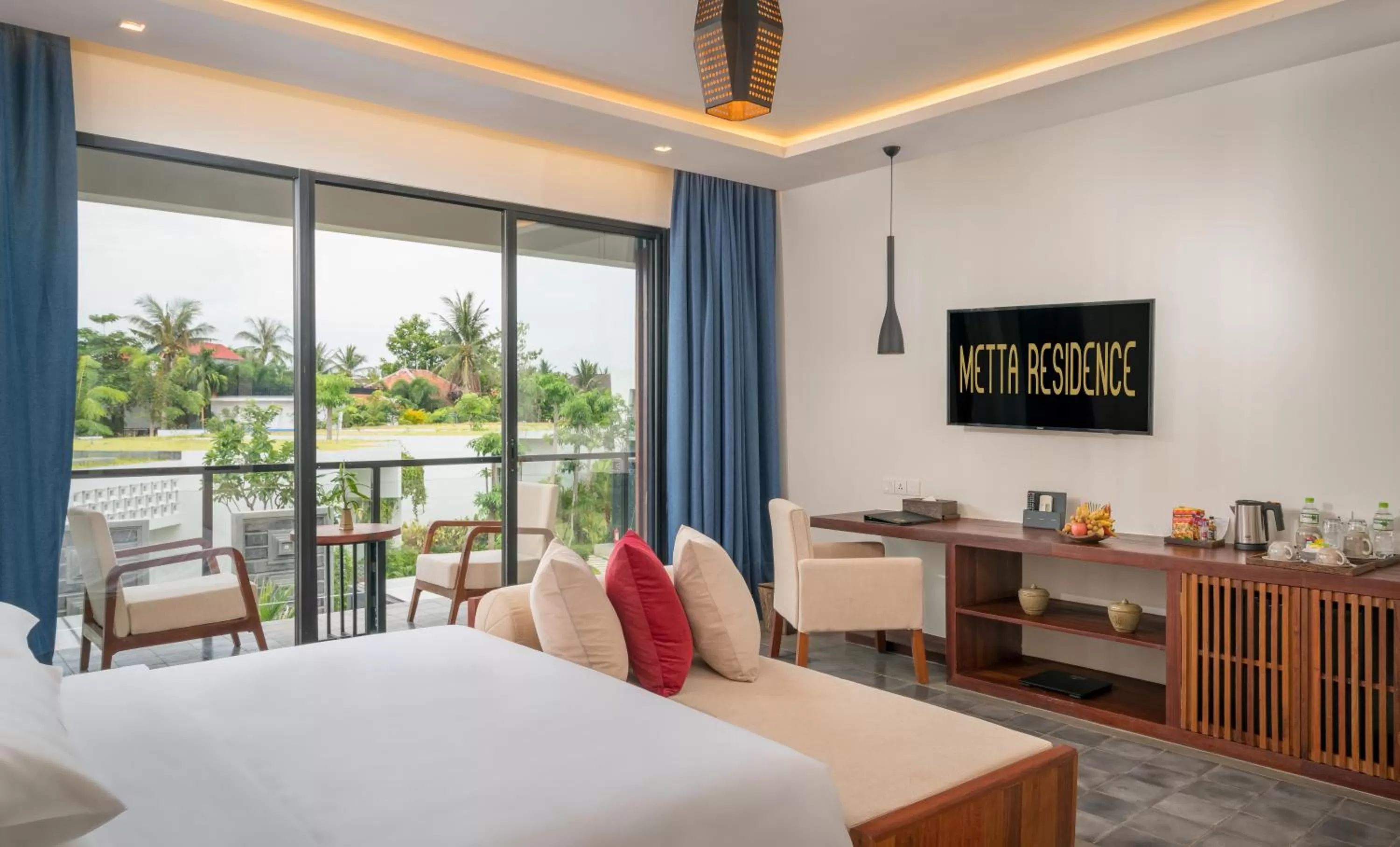 Balcony/Terrace, Bed in Metta Residence & Spa