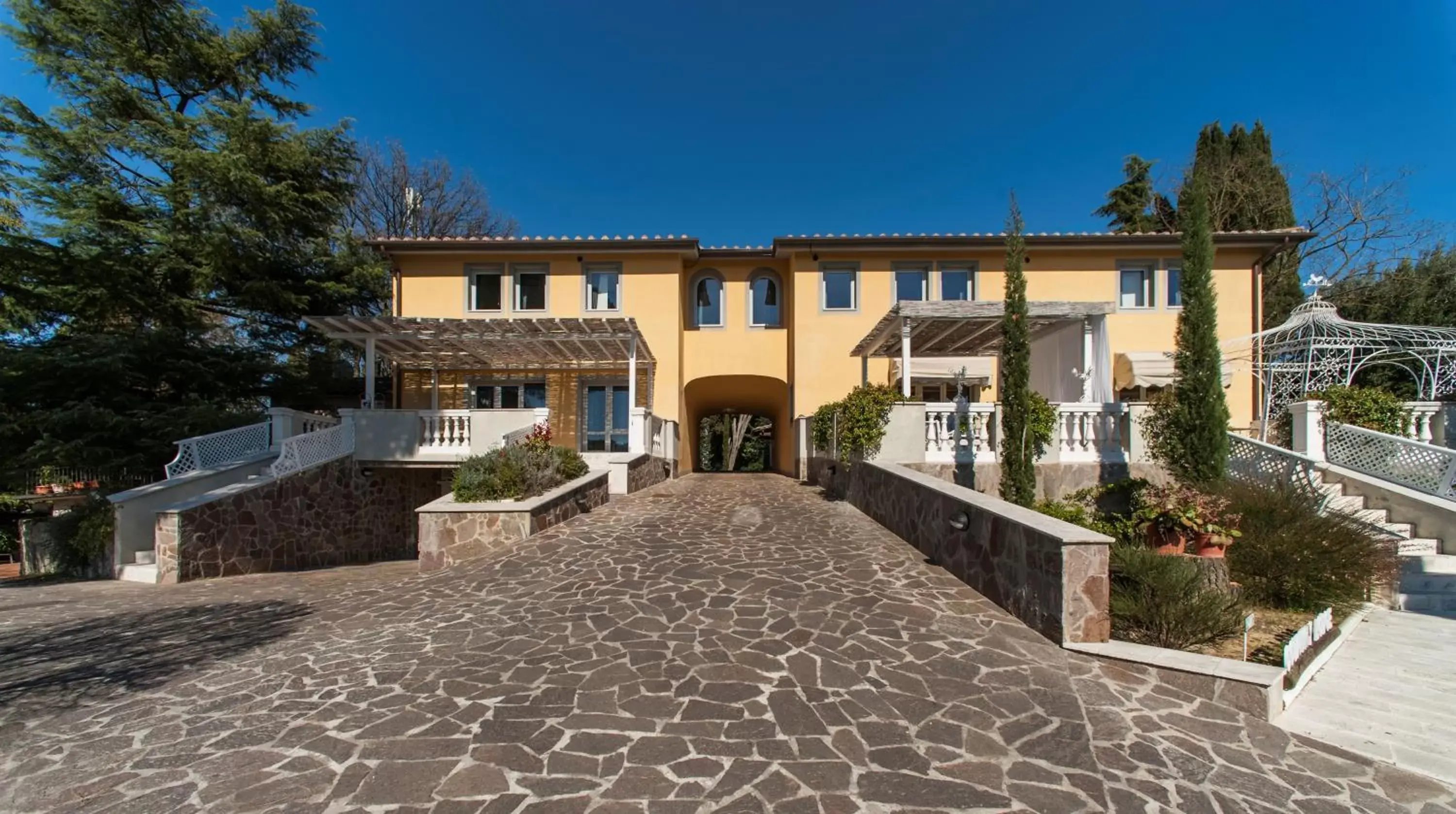 Facade/entrance, Property Building in Country Lodge B&B