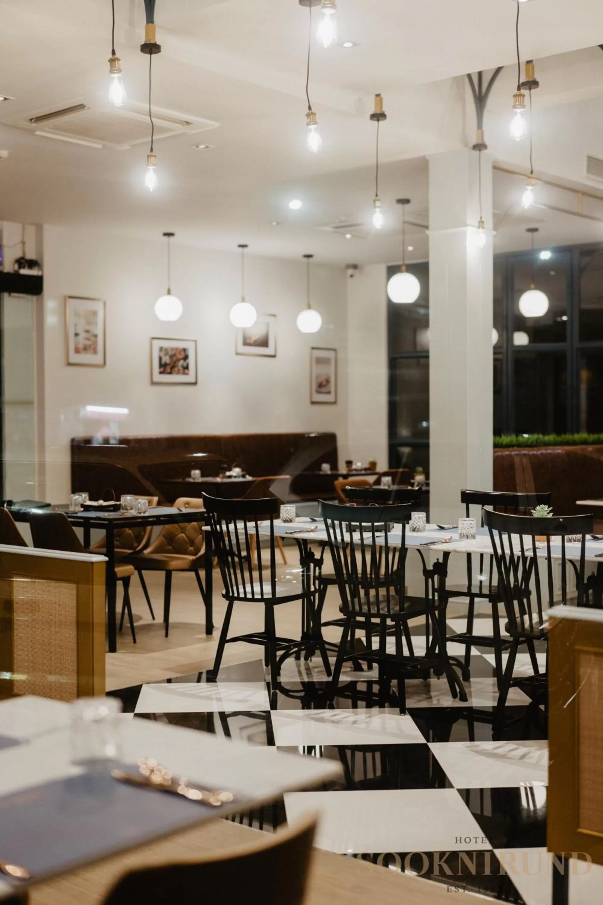 Restaurant/places to eat in SOOKNIRUND HOTEL