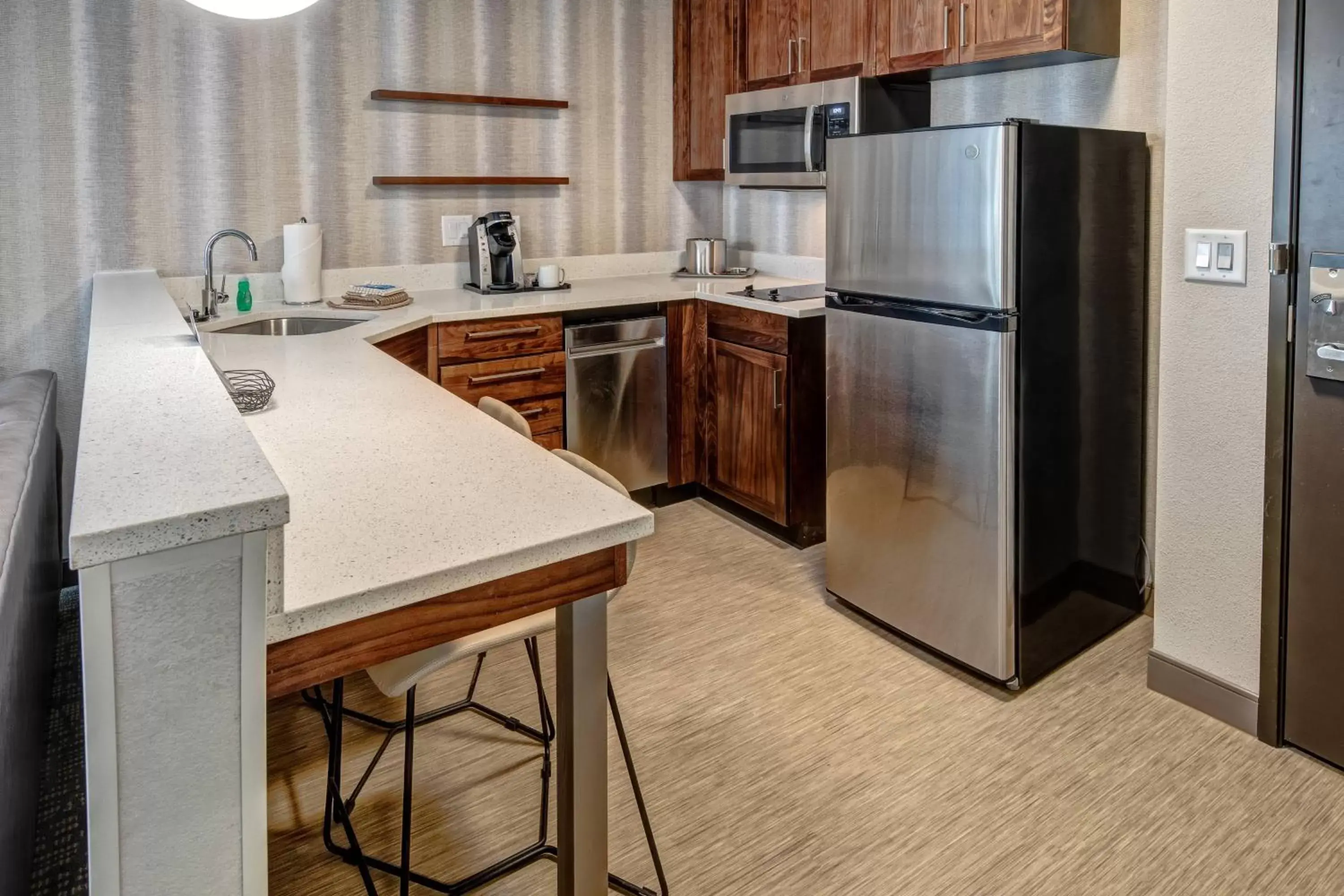 Bedroom, Kitchen/Kitchenette in Residence Inn by Marriott Nashville Green Hills