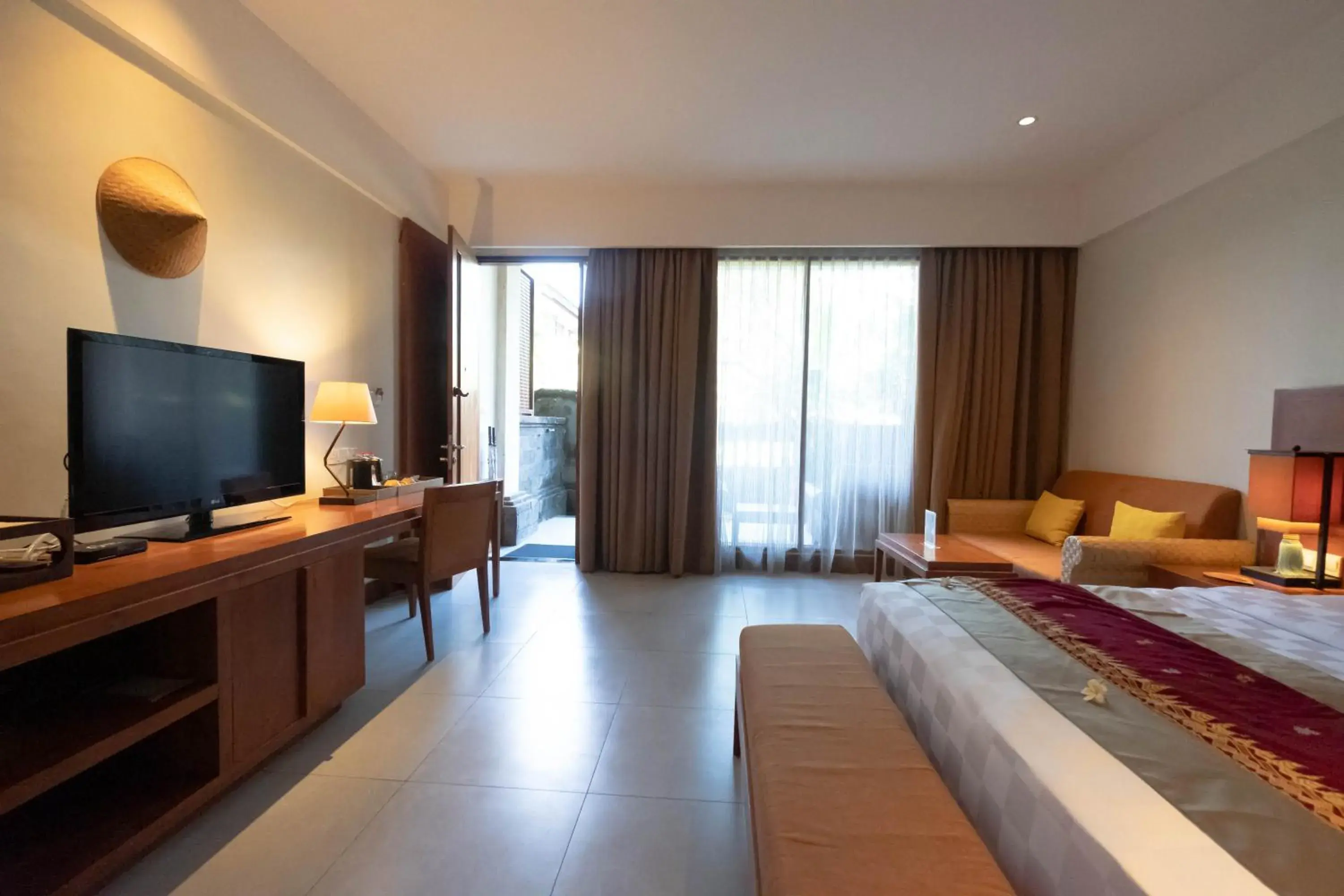 Bedroom, TV/Entertainment Center in Rama Beach Resort And Villas