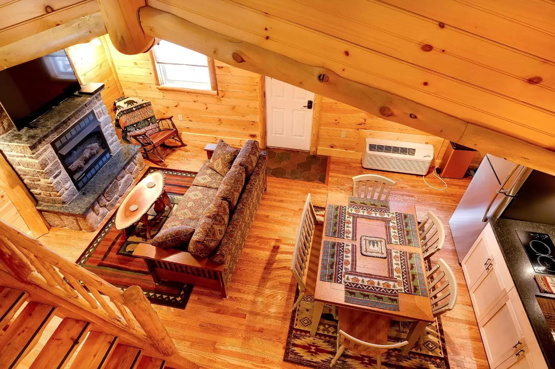 TV and multimedia, Seating Area in Cobble Mountain Lodge