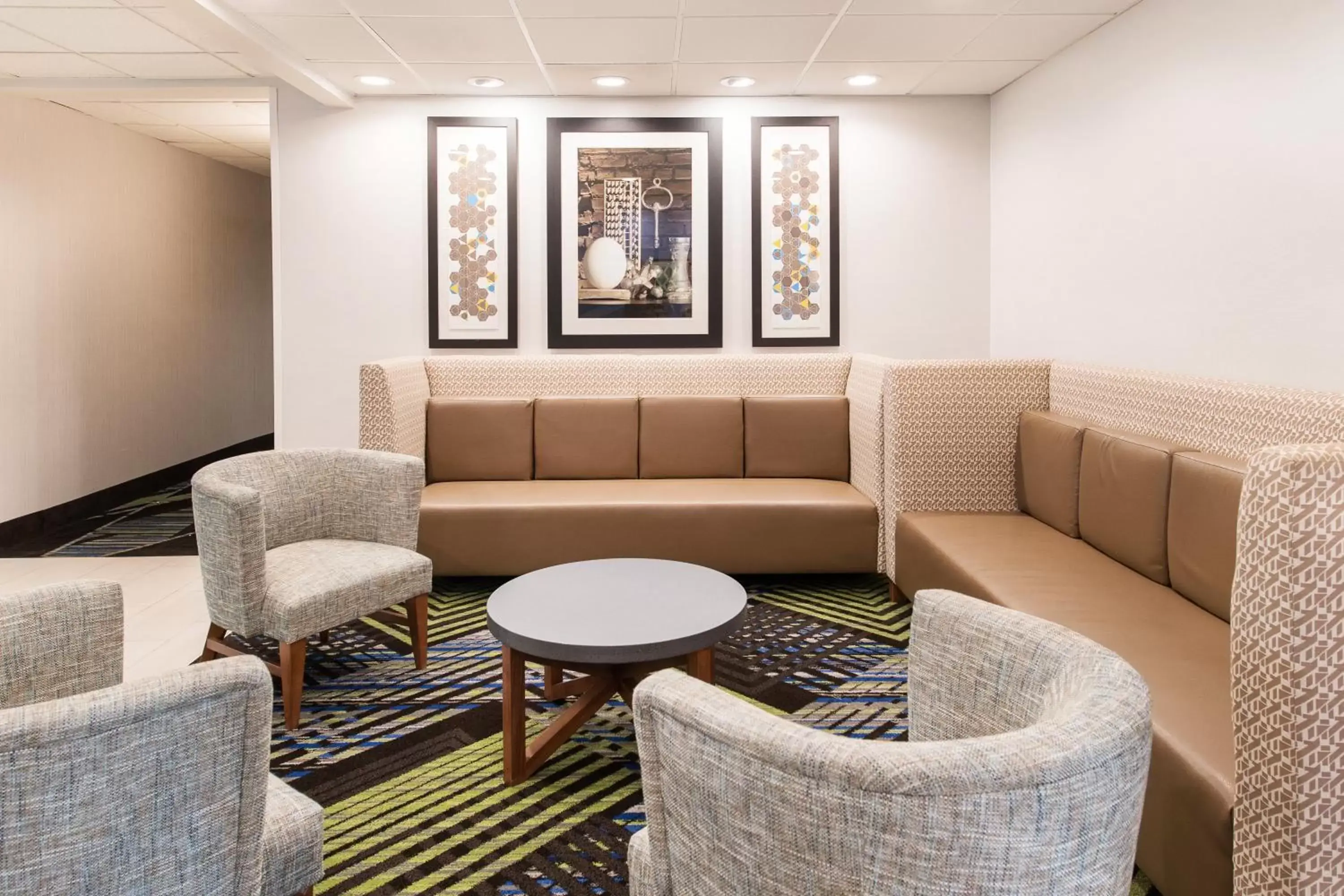 Property building, Seating Area in Holiday Inn Express & Suites Columbia-I-26 @ Harbison Blvd, an IHG Hotel