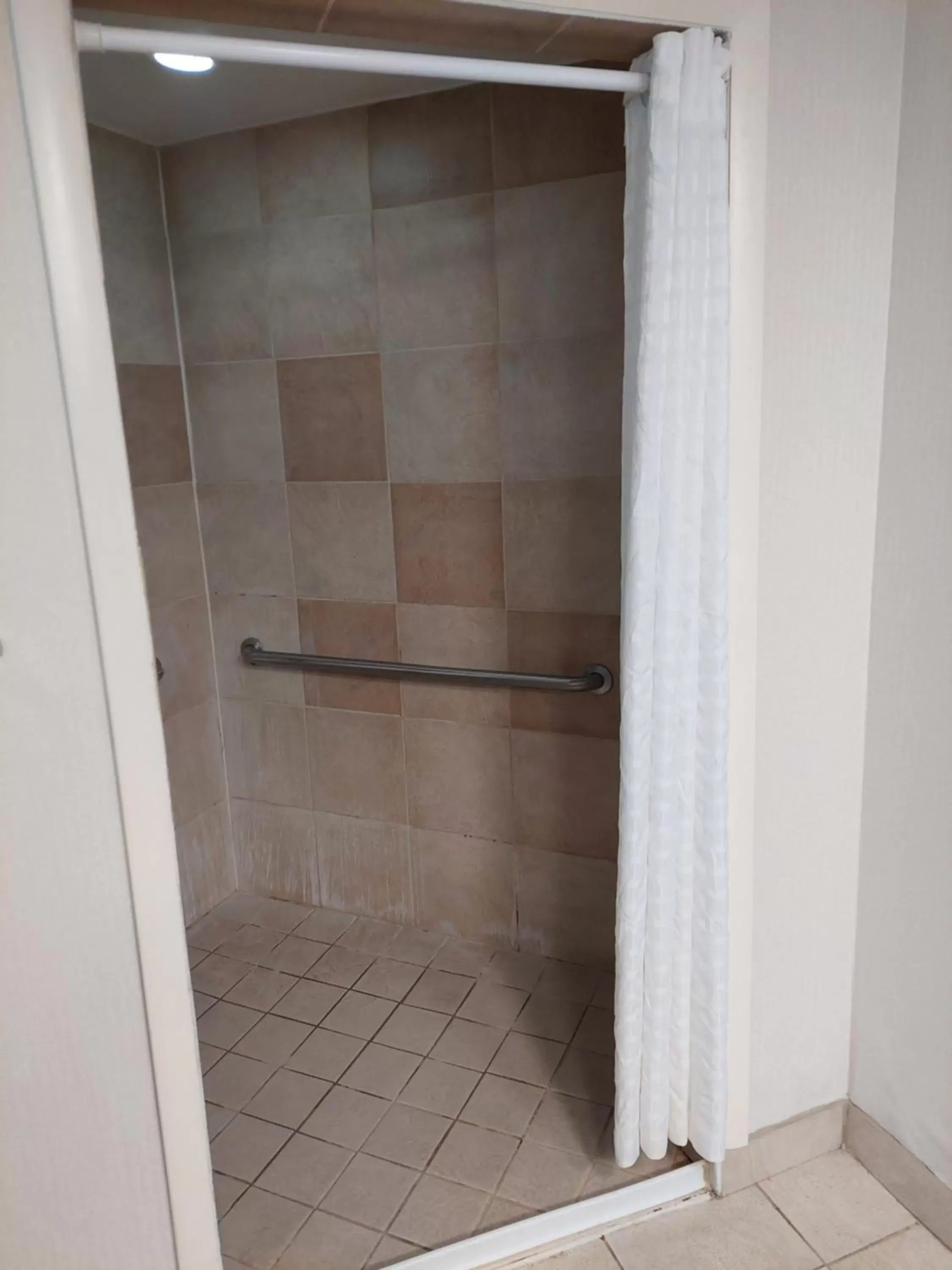 Shower, Bathroom in Comfort Suites Beachfront