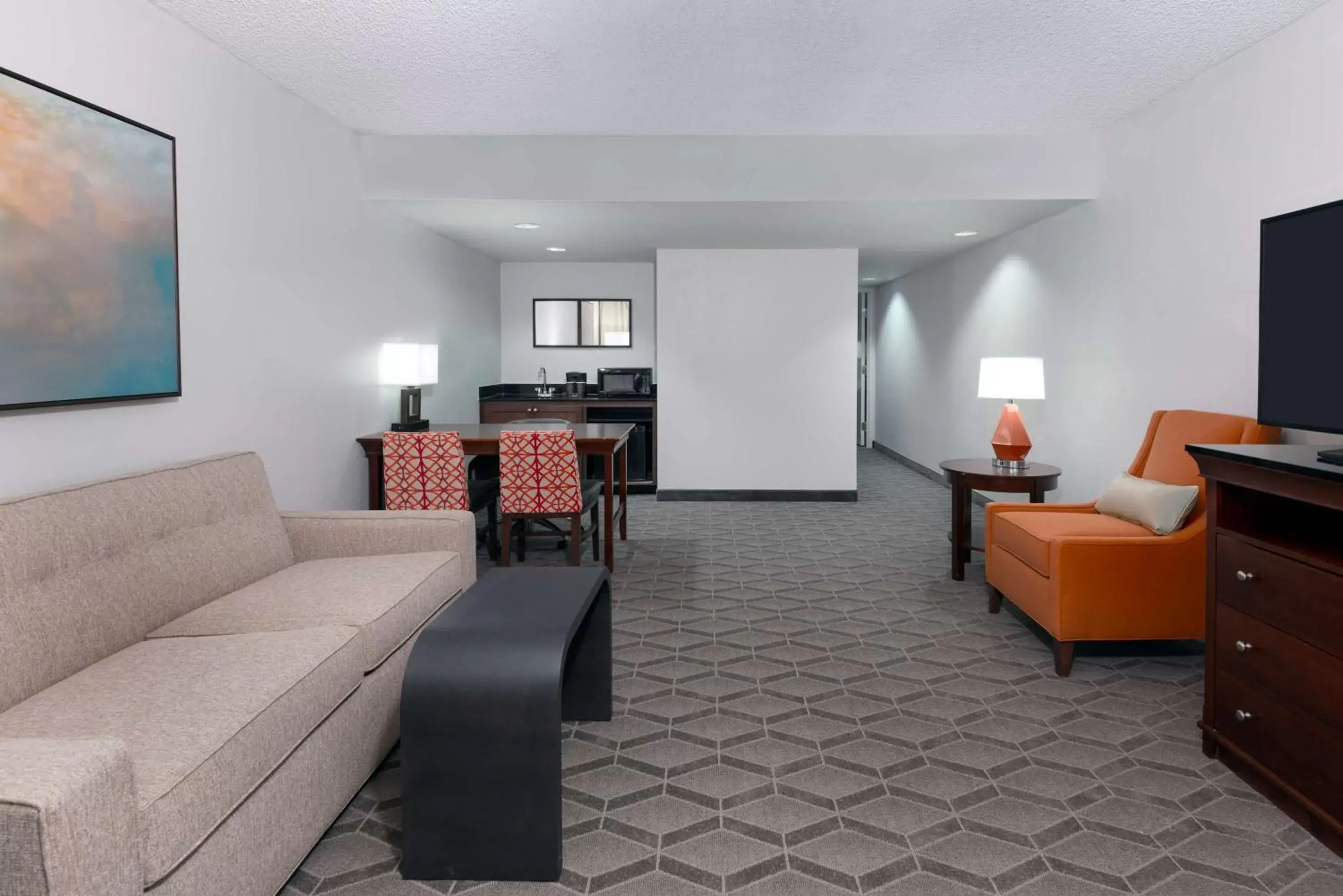 Living room, Seating Area in Embassy Suites Dallas - Park Central Area