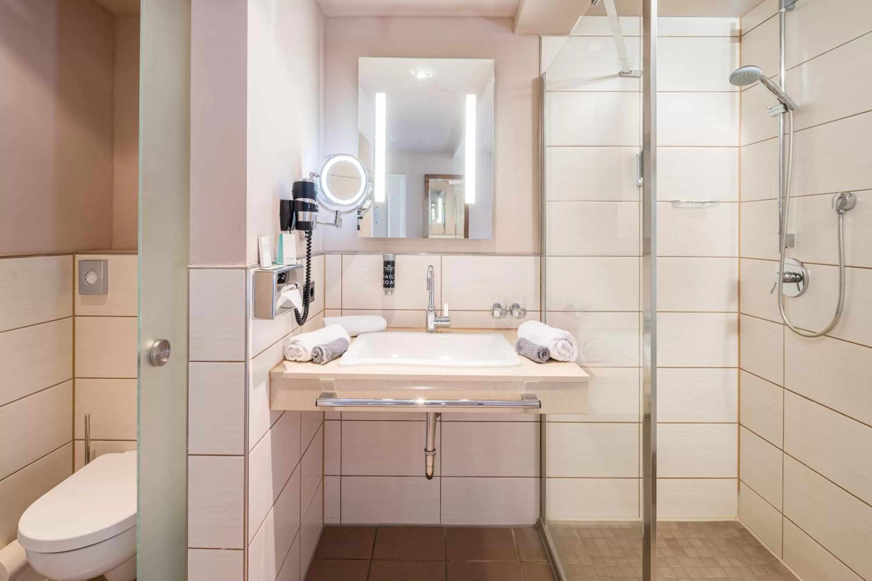 Bathroom in Nordseehotel Kröger