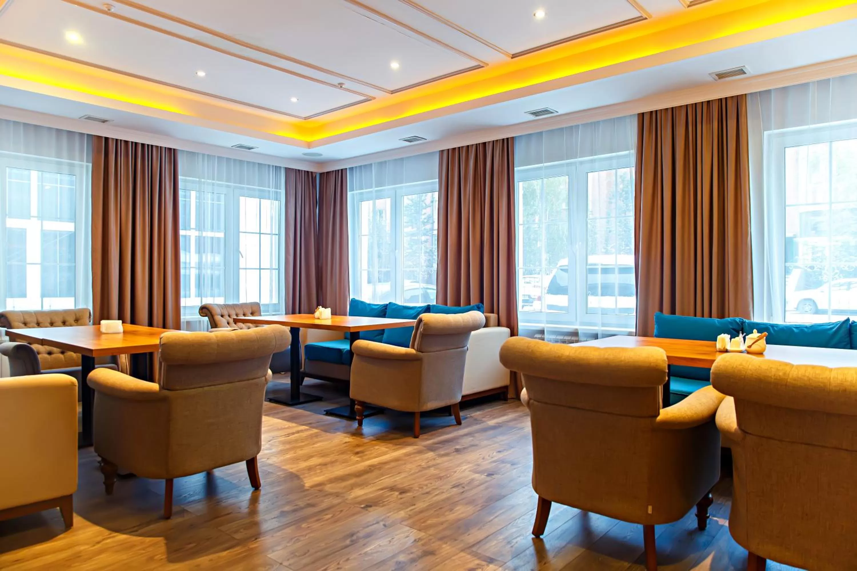 Restaurant/places to eat in Red Village Hotel