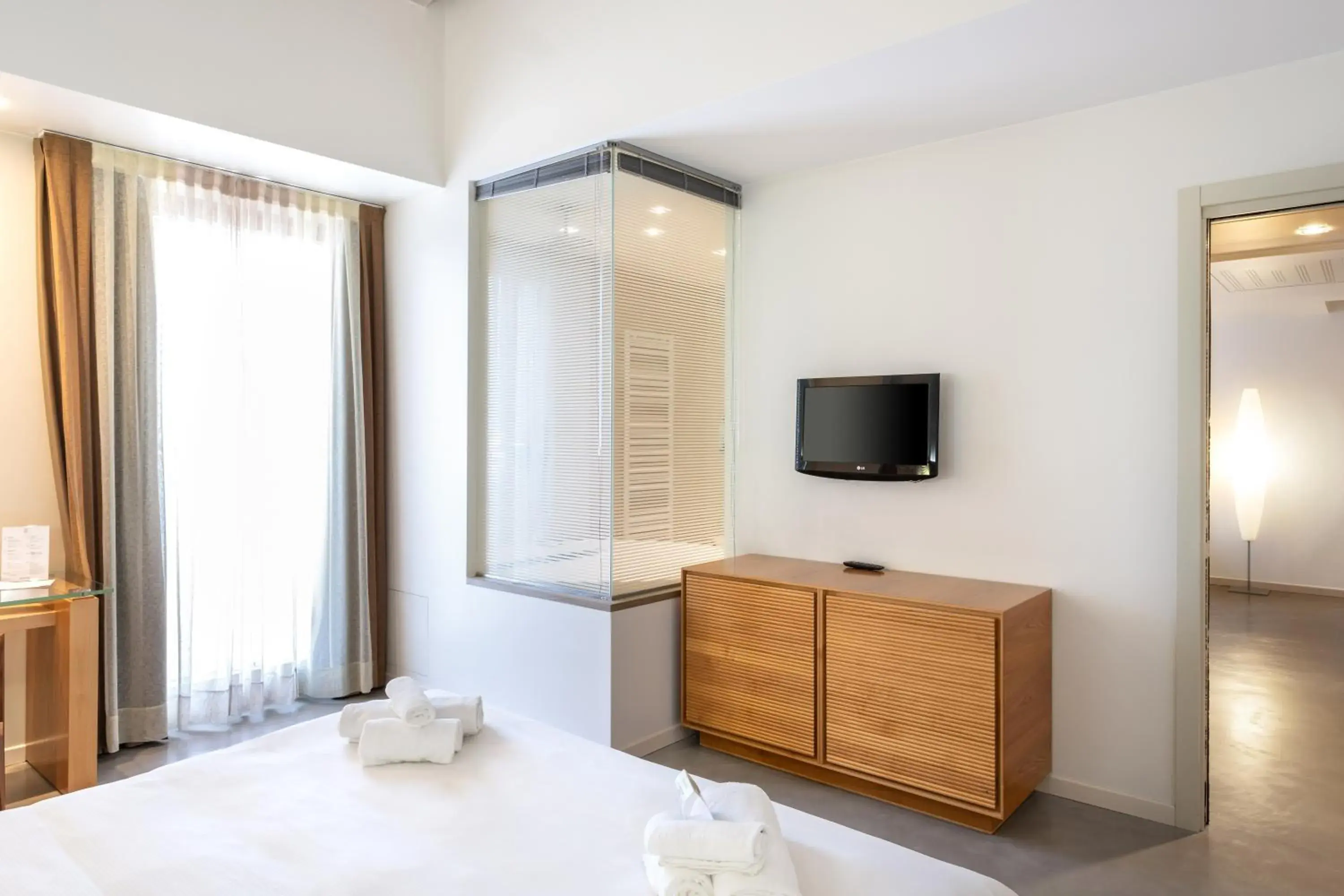 Bedroom, TV/Entertainment Center in The Ziba Hotel & Spa