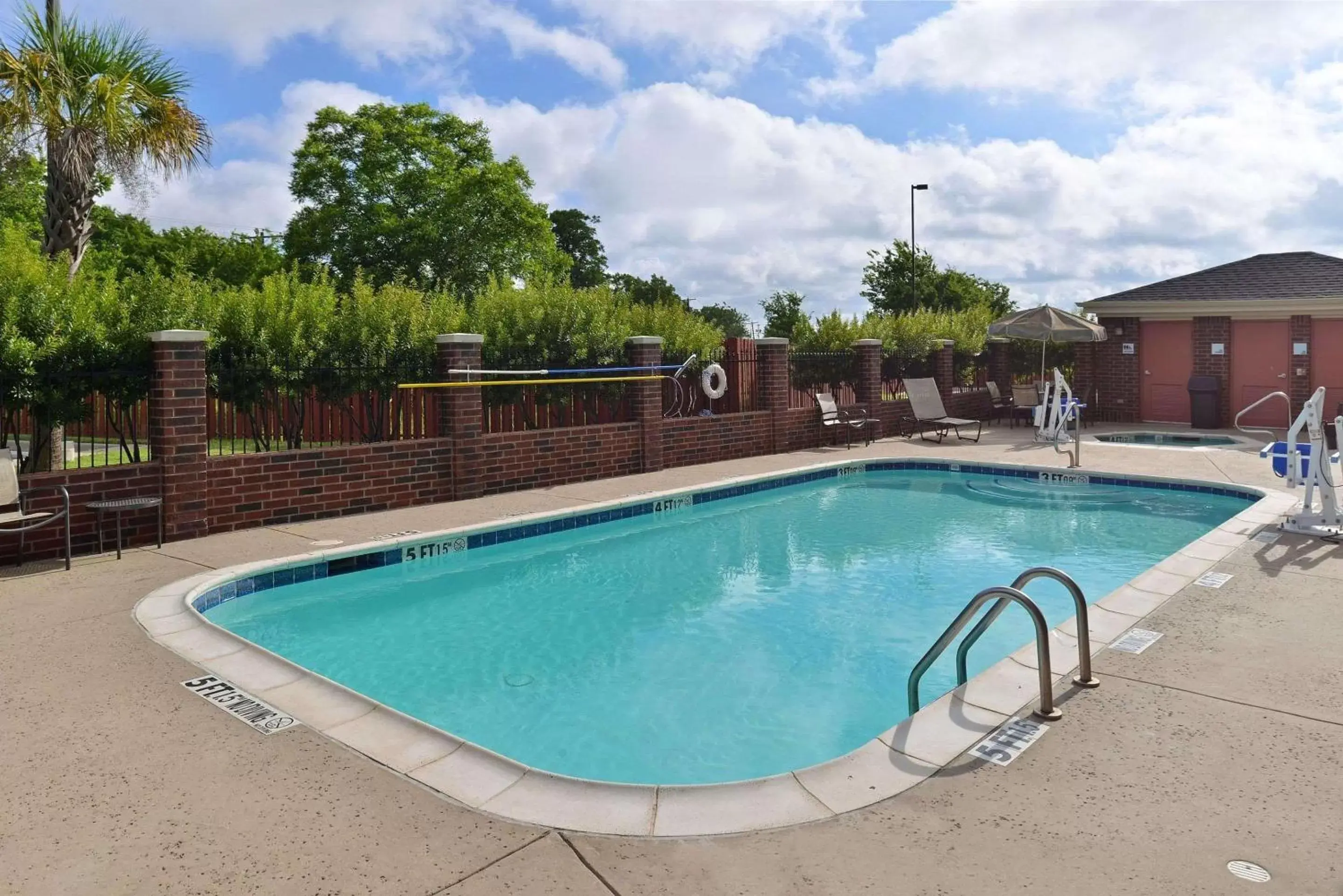 Swimming Pool in Comfort Inn & Suites Mexia
