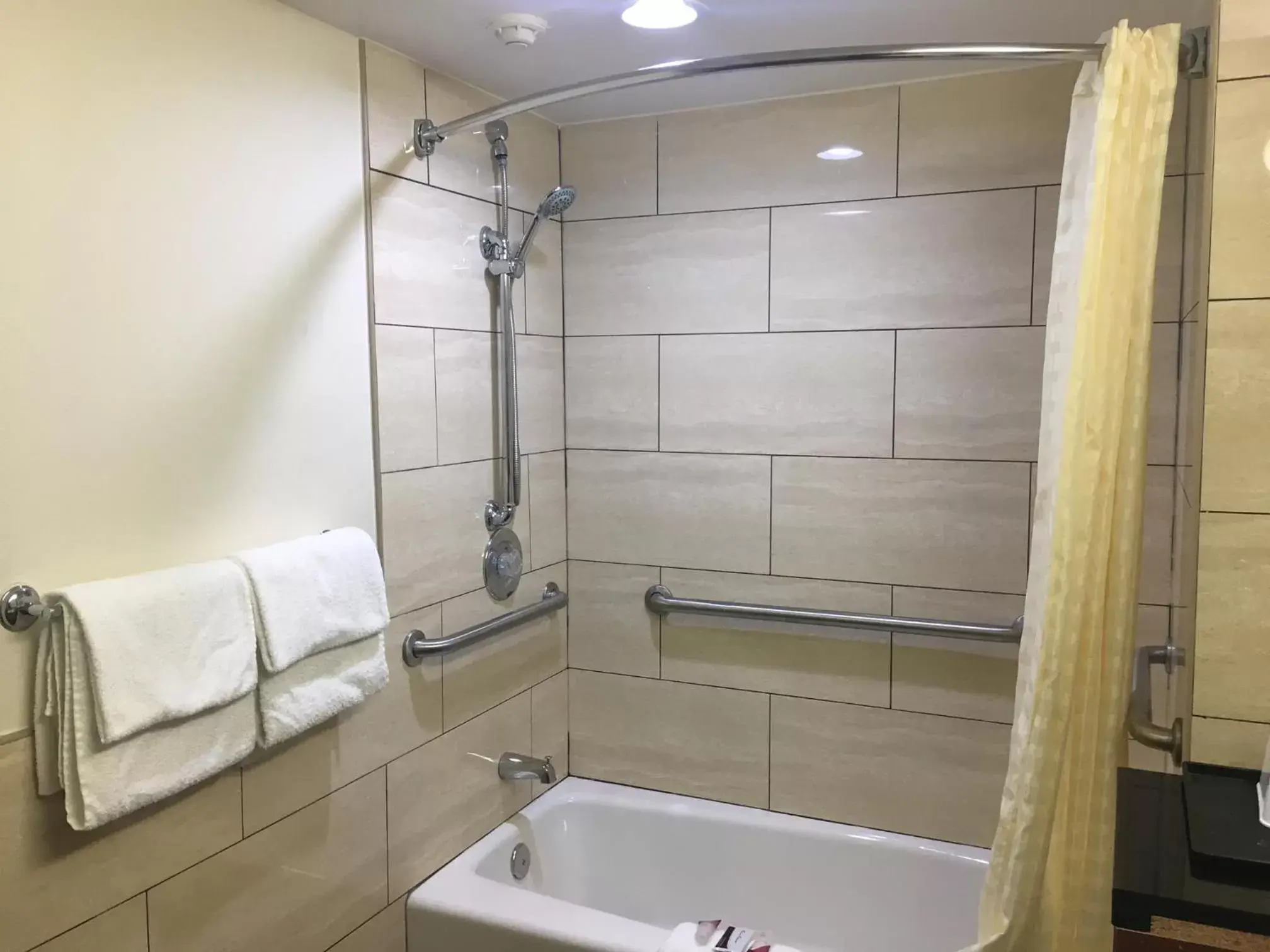 Bathroom in Simply Home Inn & Suites - Riverside