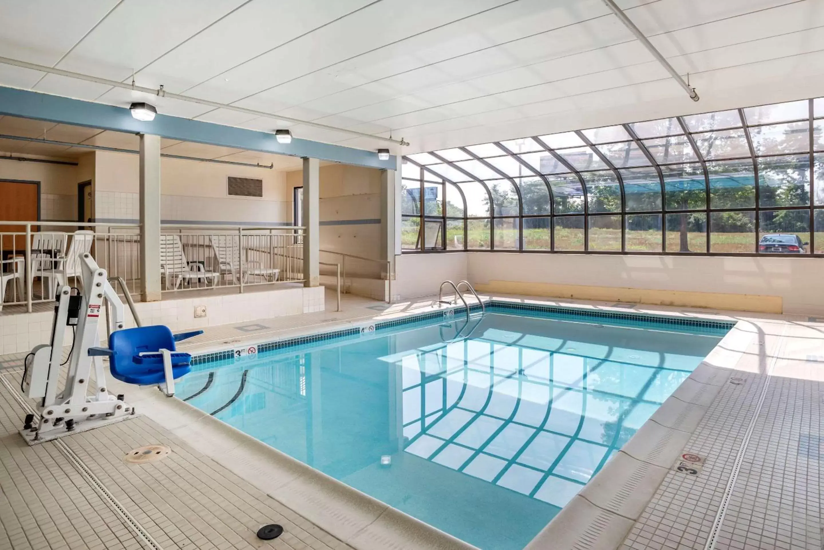 Activities, Swimming Pool in Comfort Suites Hagerstown