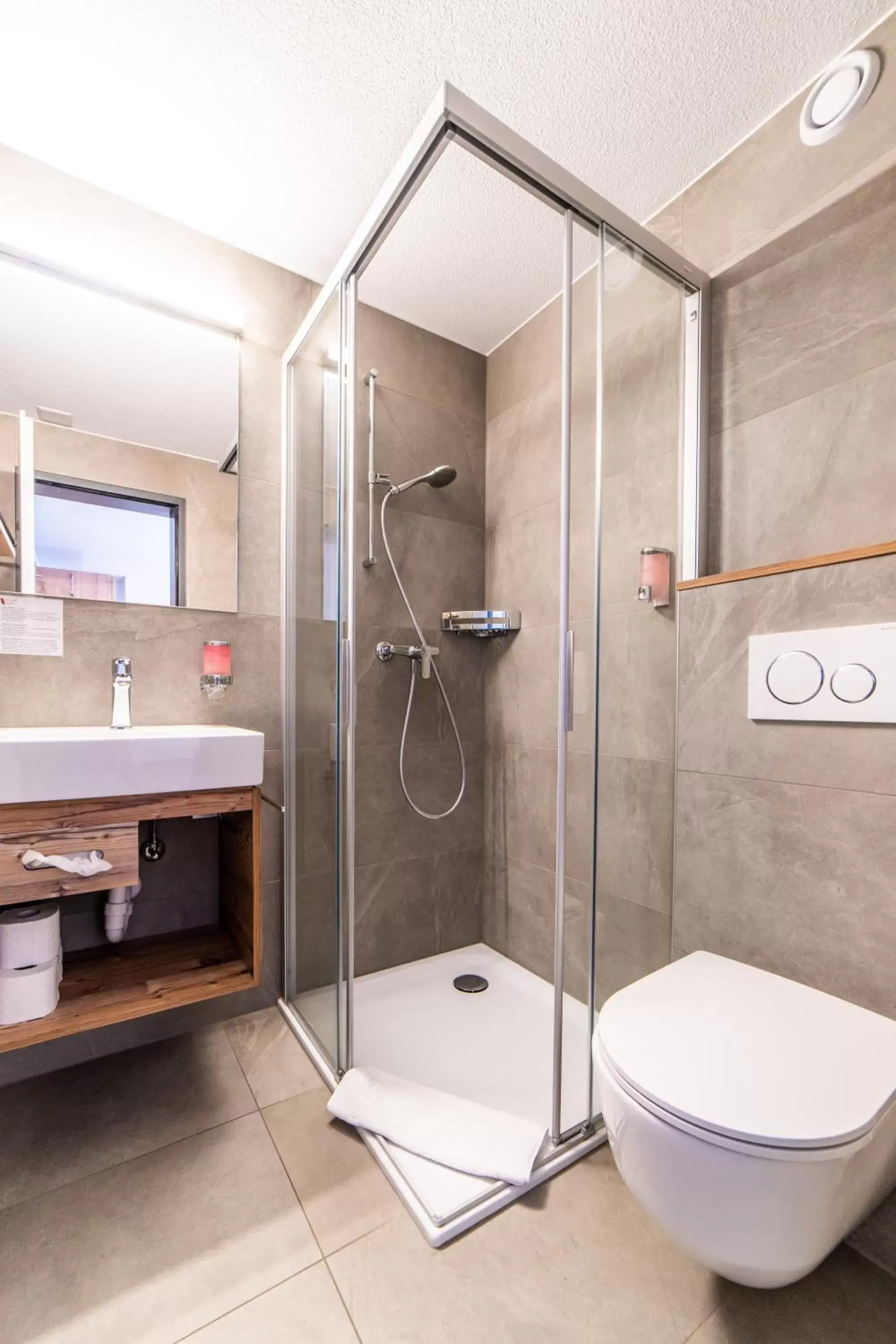 Shower, Bathroom in Hotel Kristall-Saphir Superior