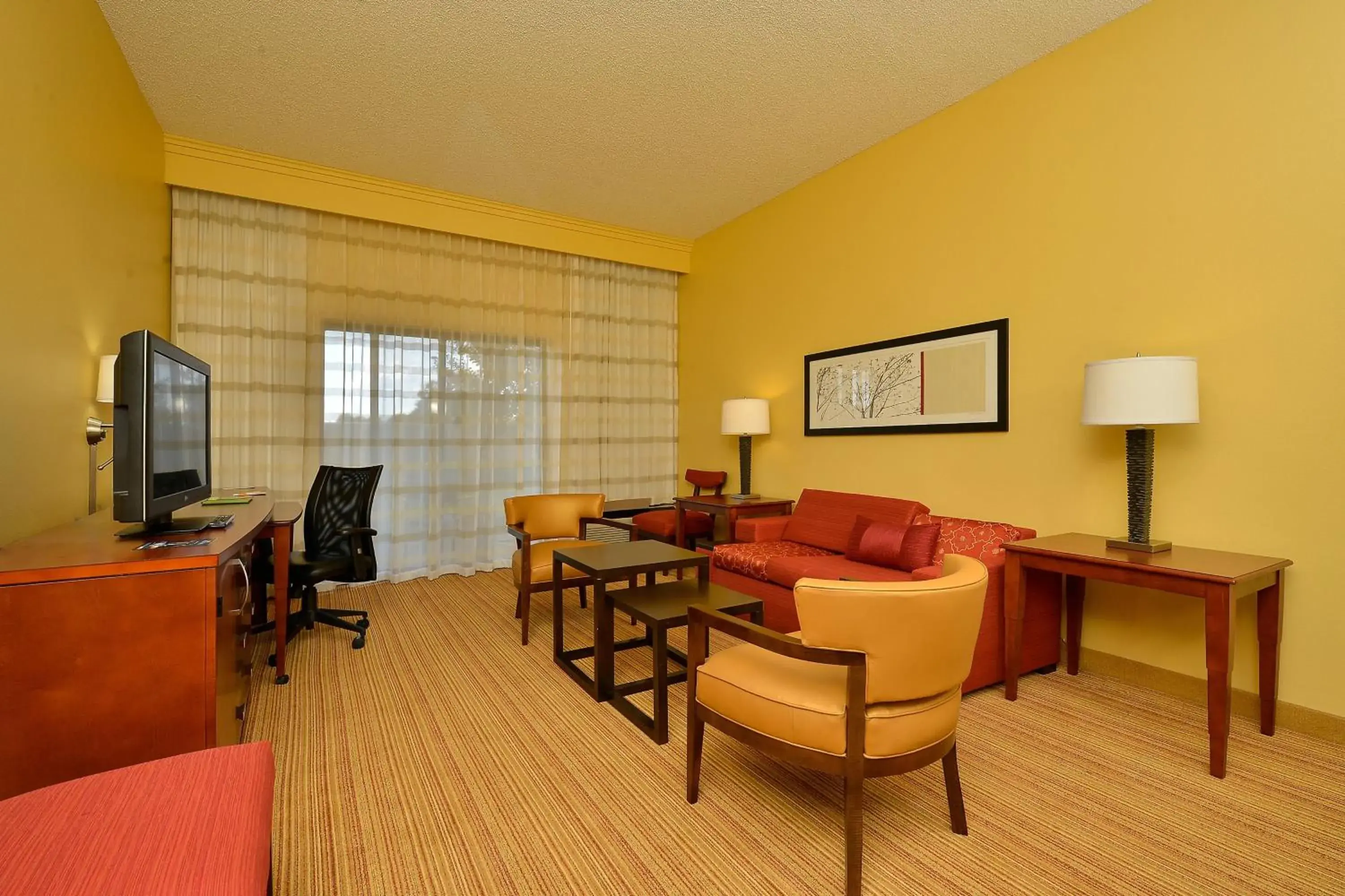 Living room, Seating Area in Courtyard by Marriott Bentonville