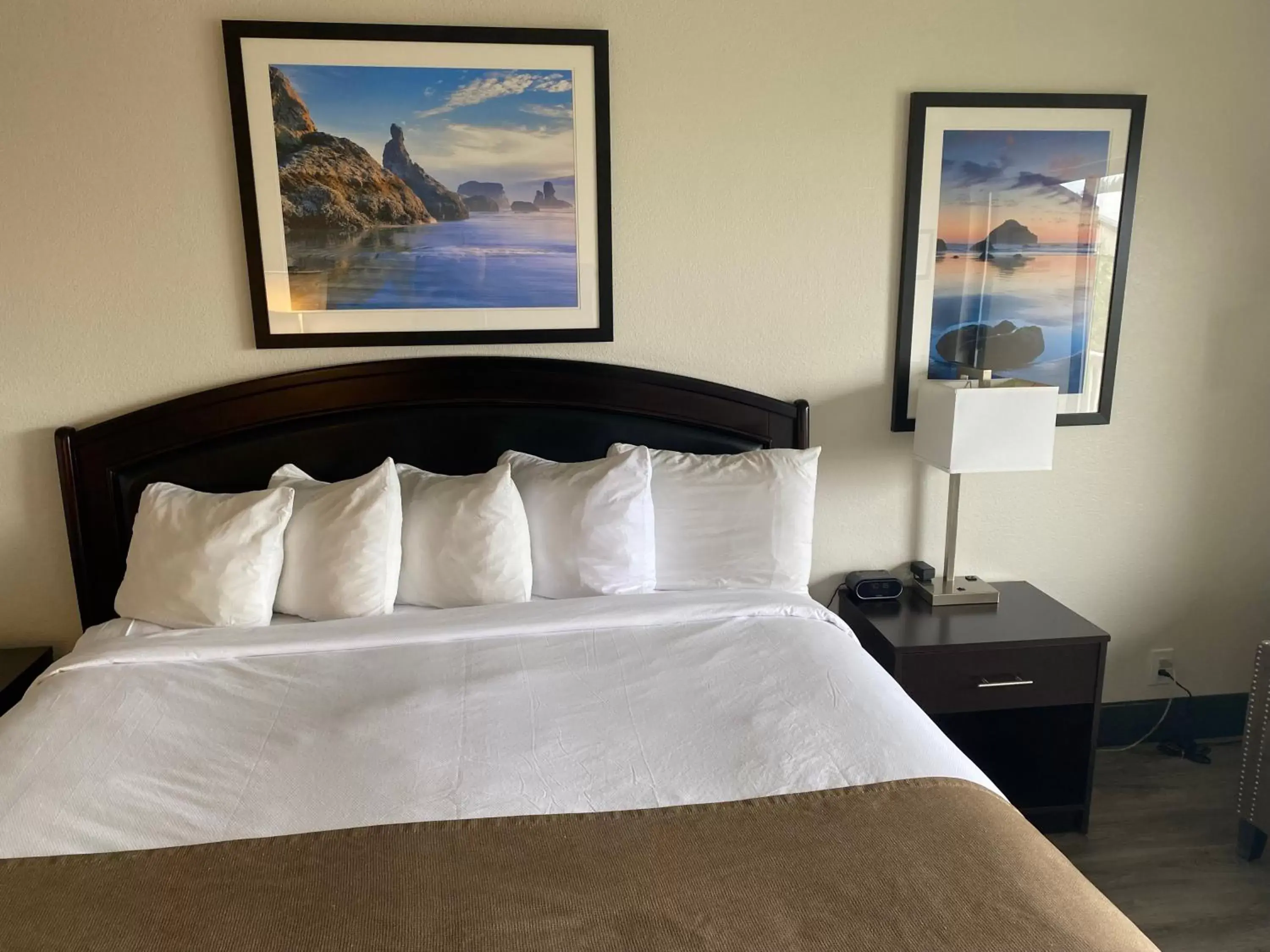 Bed in Bandon Inn Bed in Bandon Inn