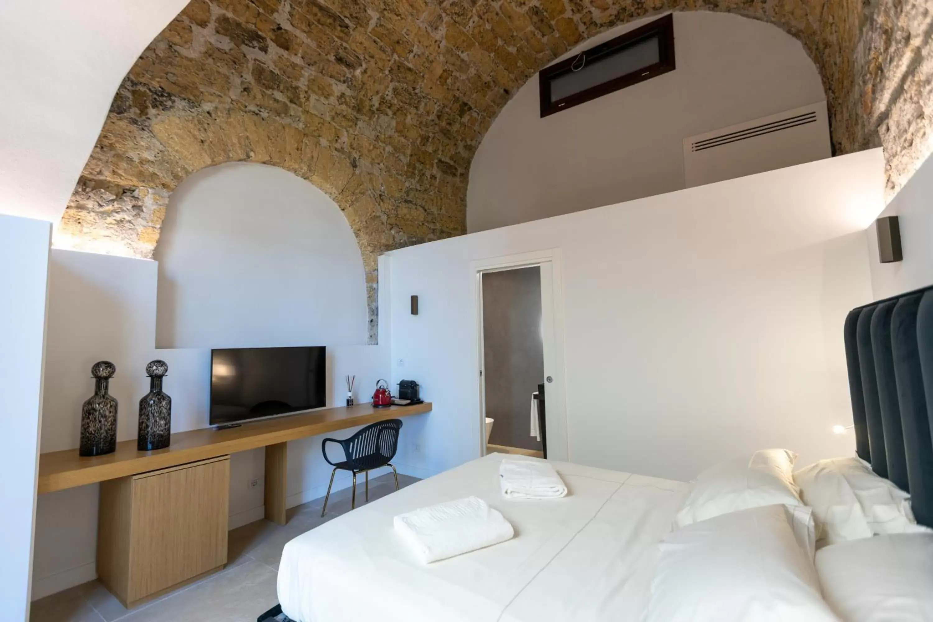 Bed in Bastione Spasimo Boutique Hotel