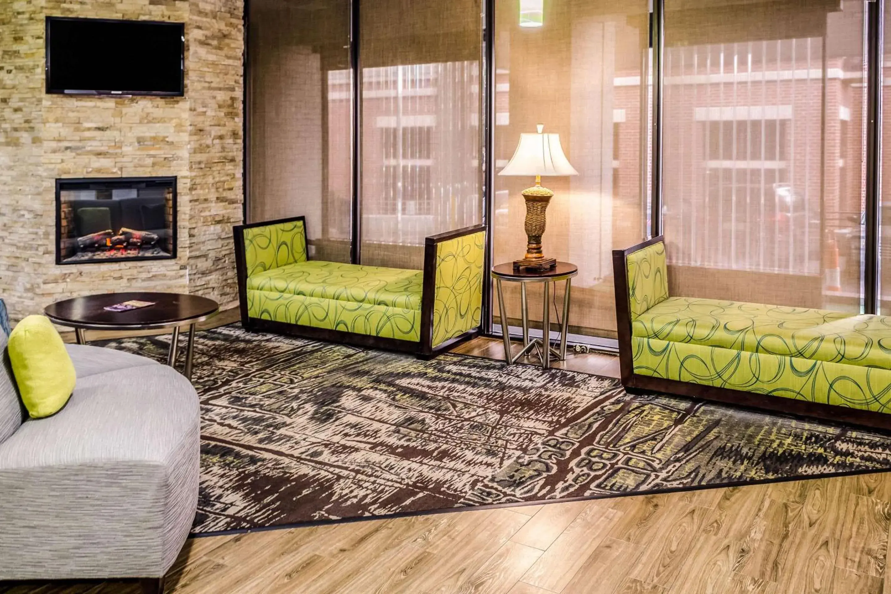 Lobby or reception, Seating Area in Comfort Inn Downtown Charleston