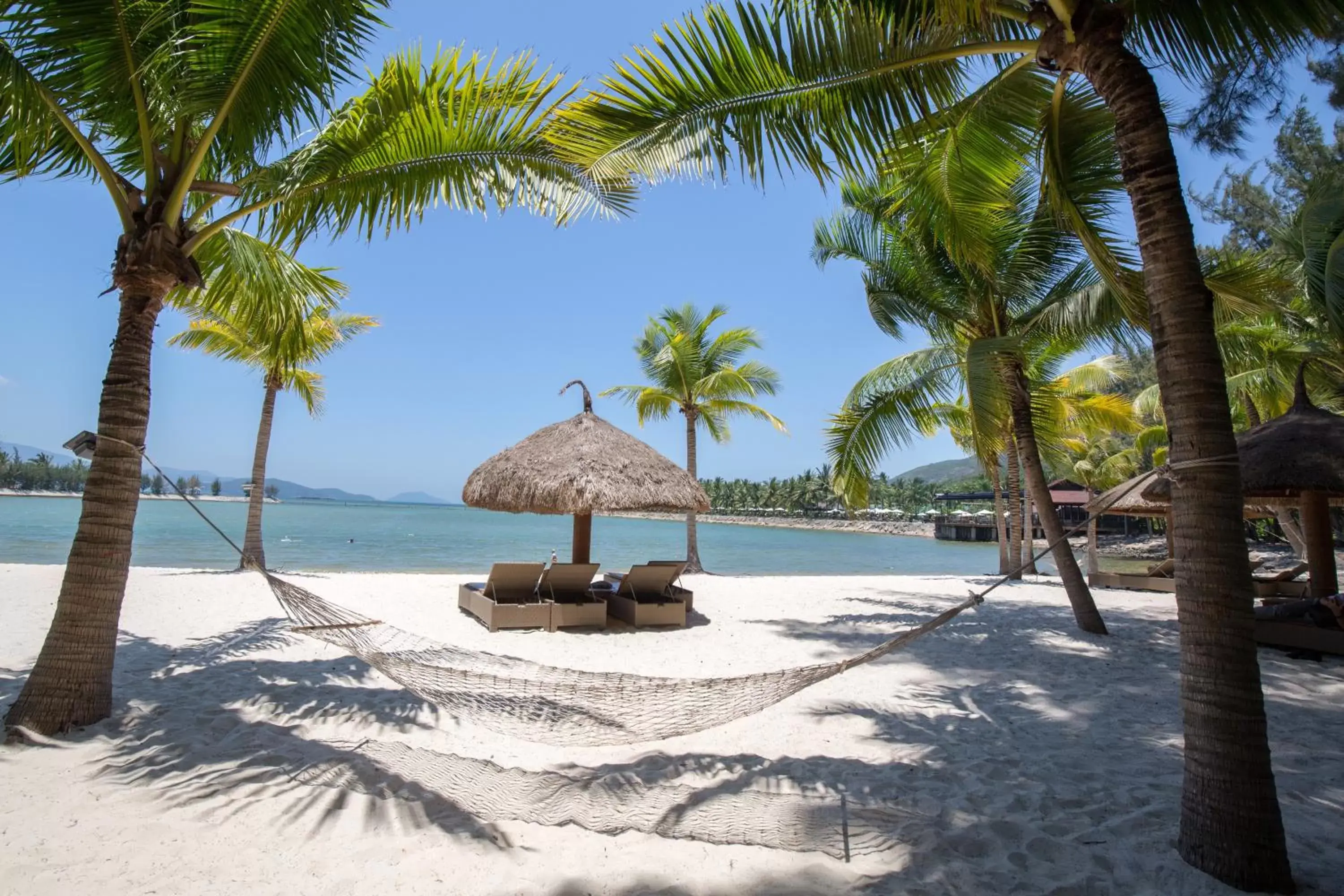 Beach in Diamond Bay Resort & Spa