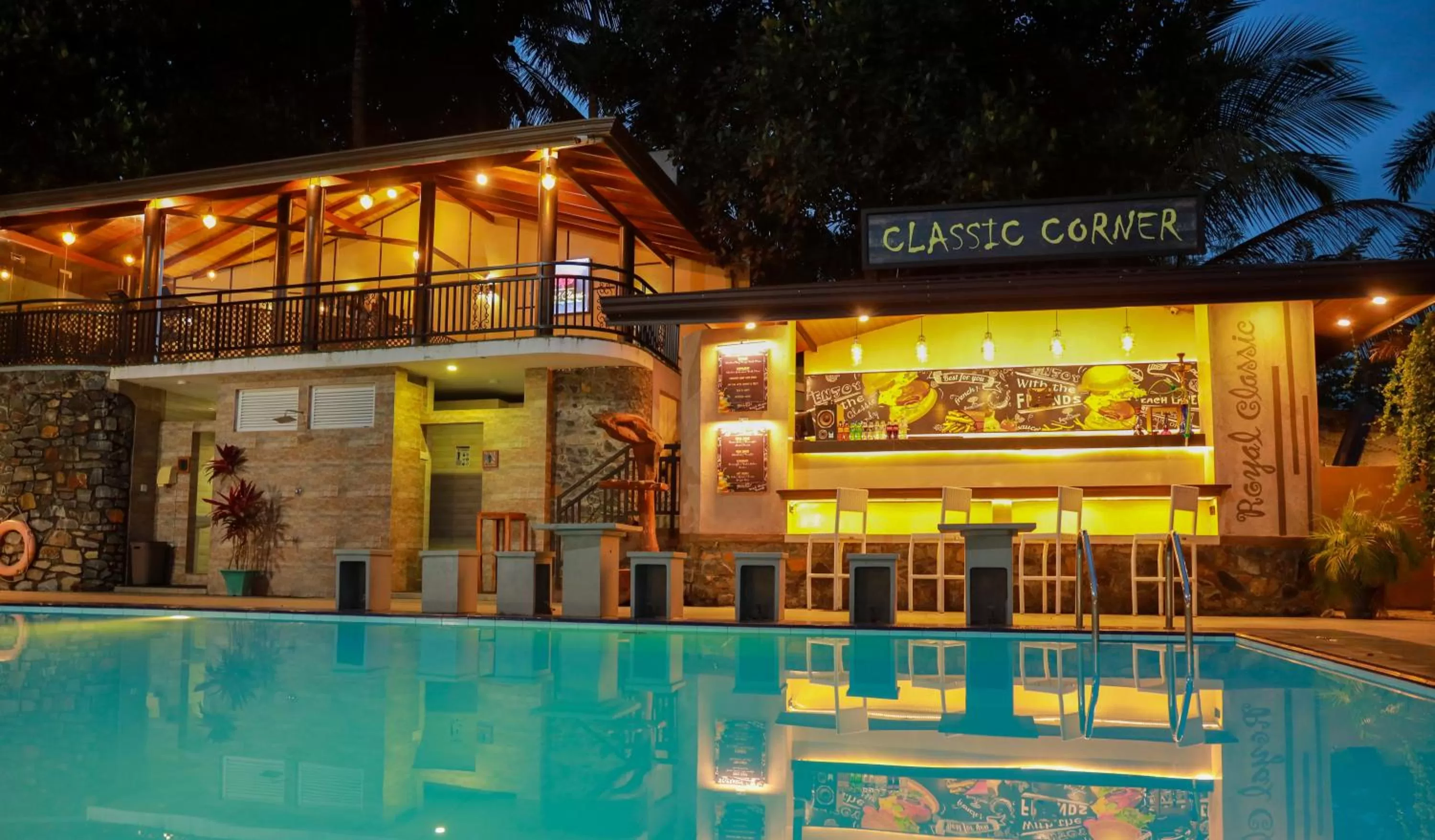 Restaurant/places to eat, Swimming Pool in Royal Classic Resort