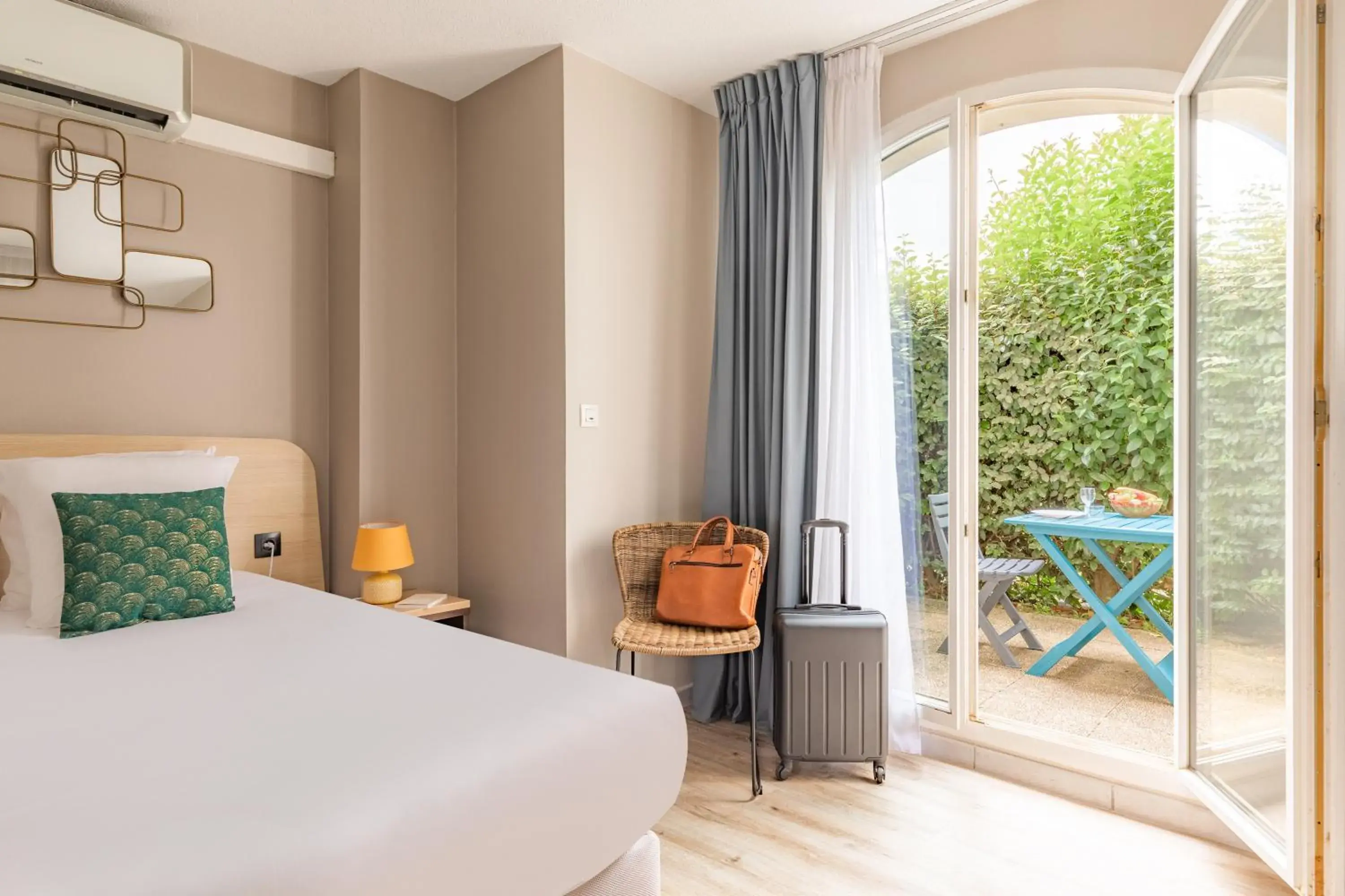 Bed in Park & Suites Village Toulouse-Colomiers