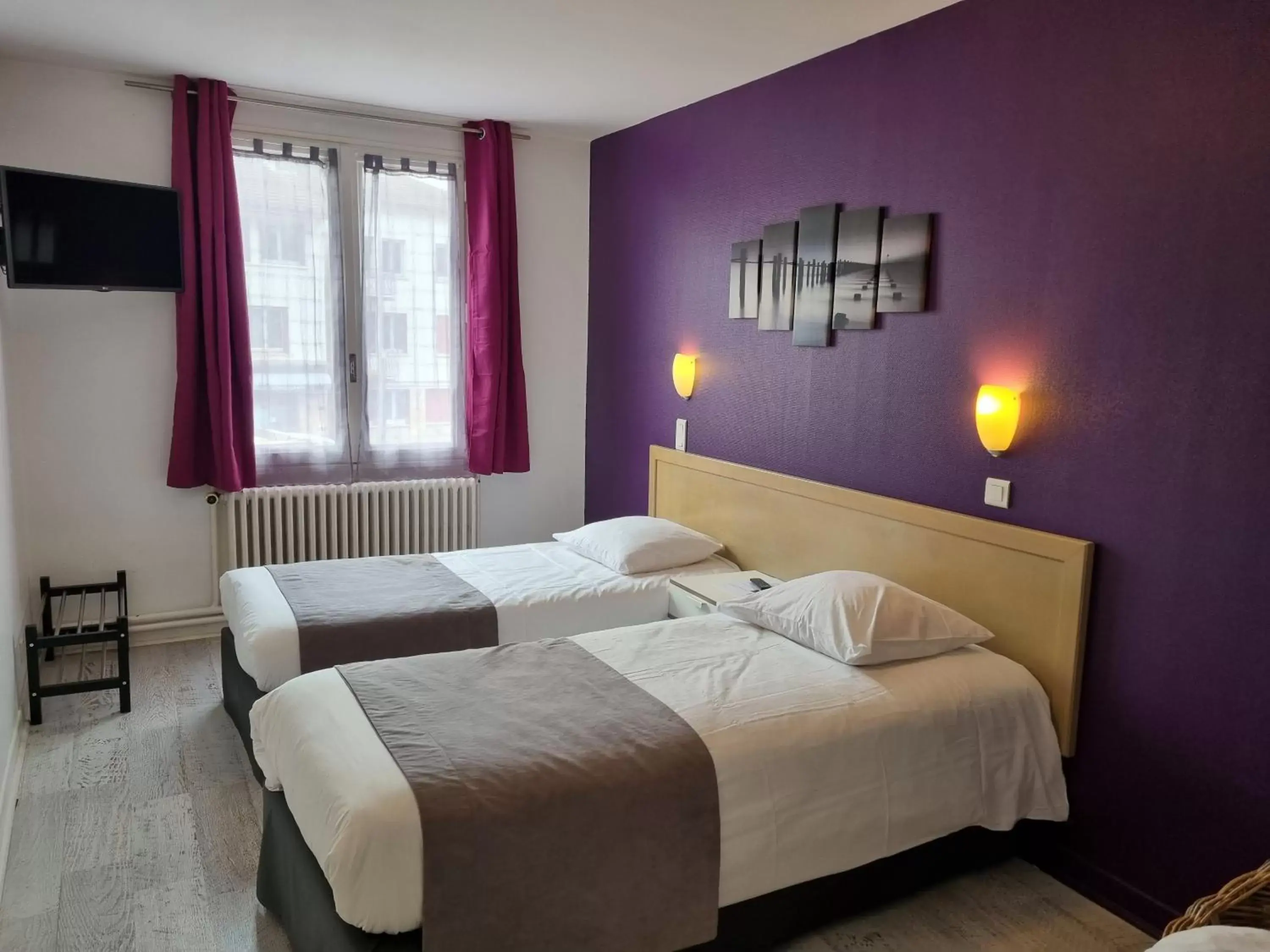 Bedroom, Bed in Hotel Le Bourgogne