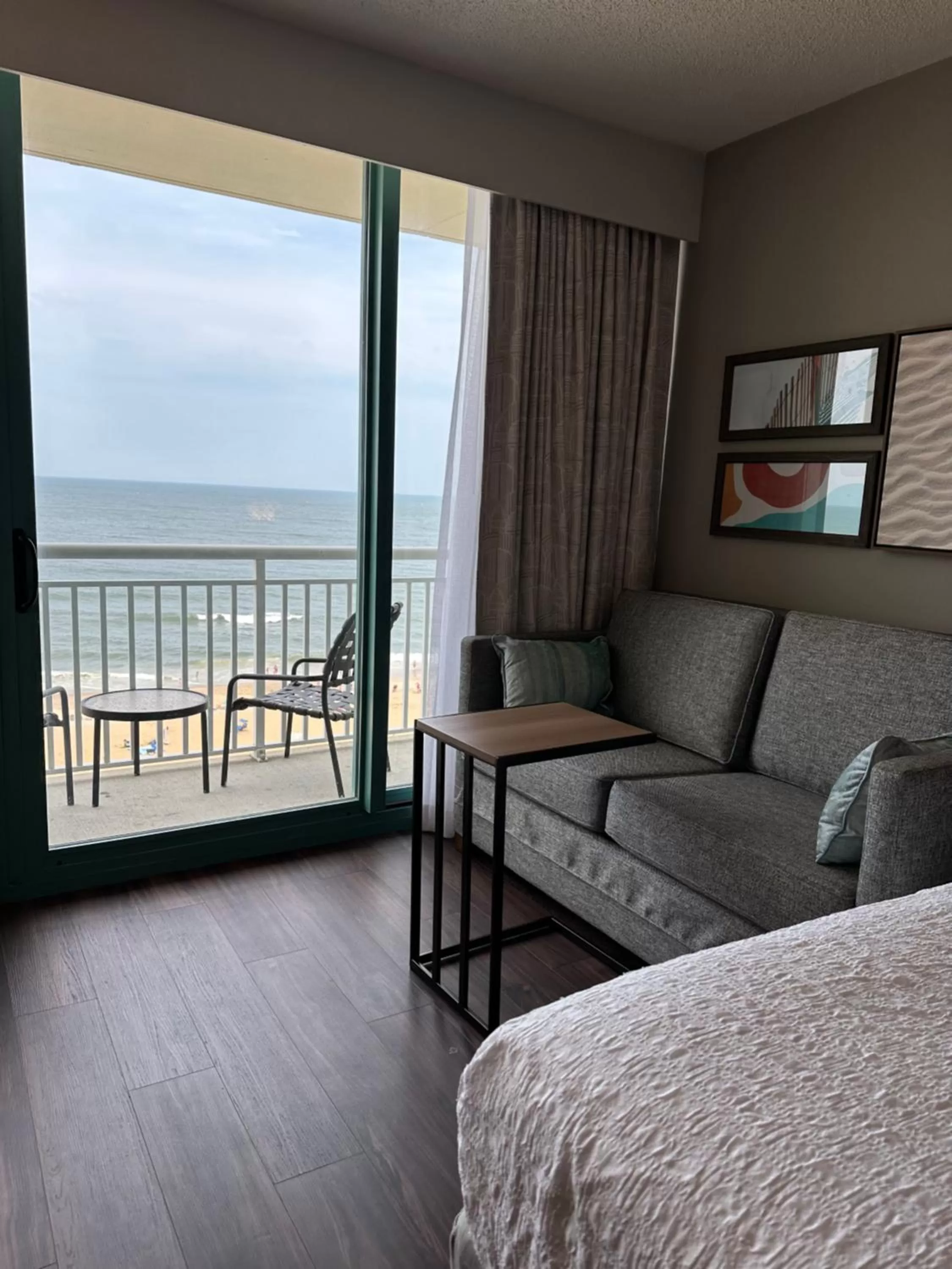 Bed in Hampton Inn Virginia Beach-Oceanfront South