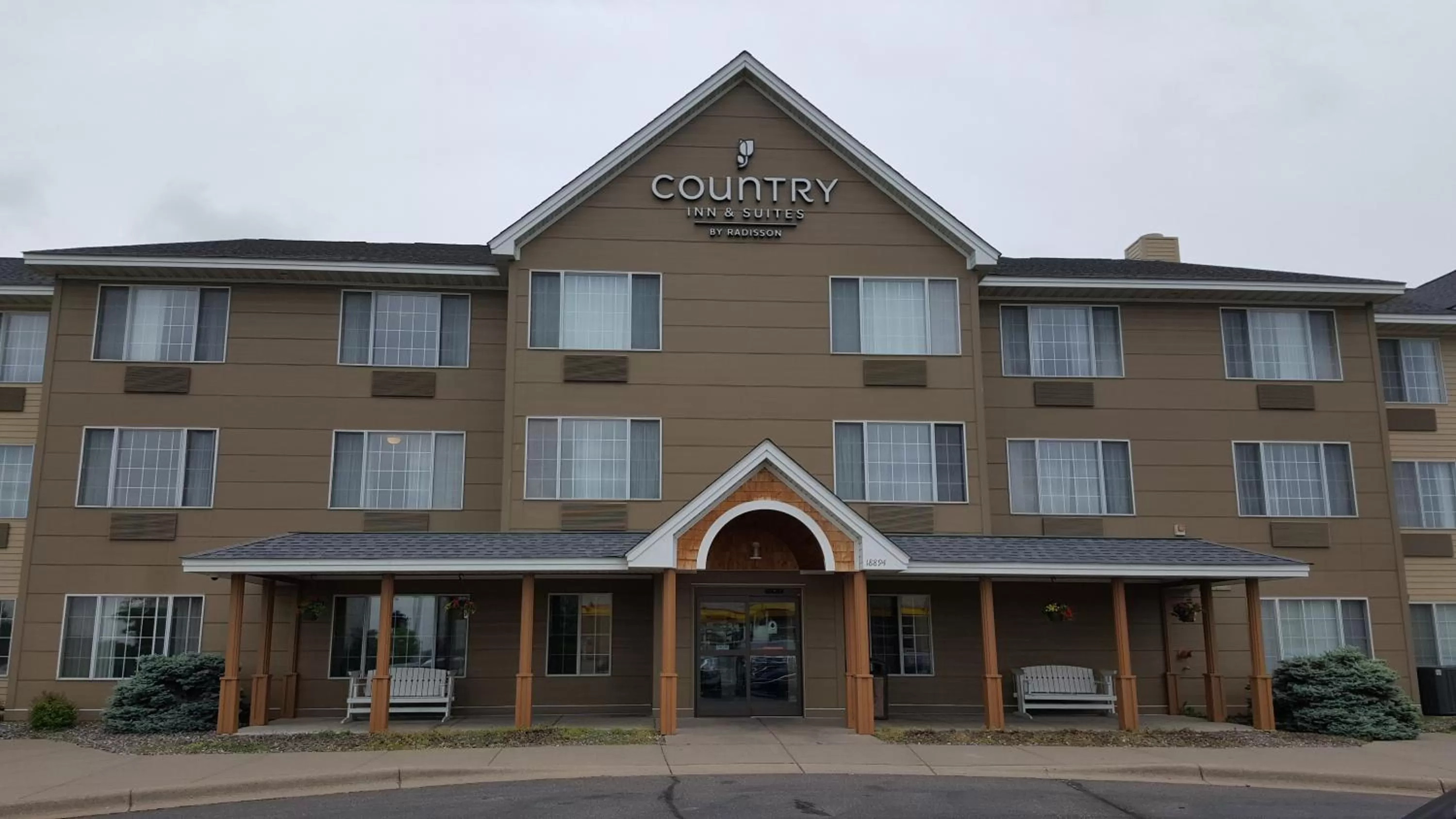 Facade/entrance in Country Inn & Suites by Radisson, Elk River, MN