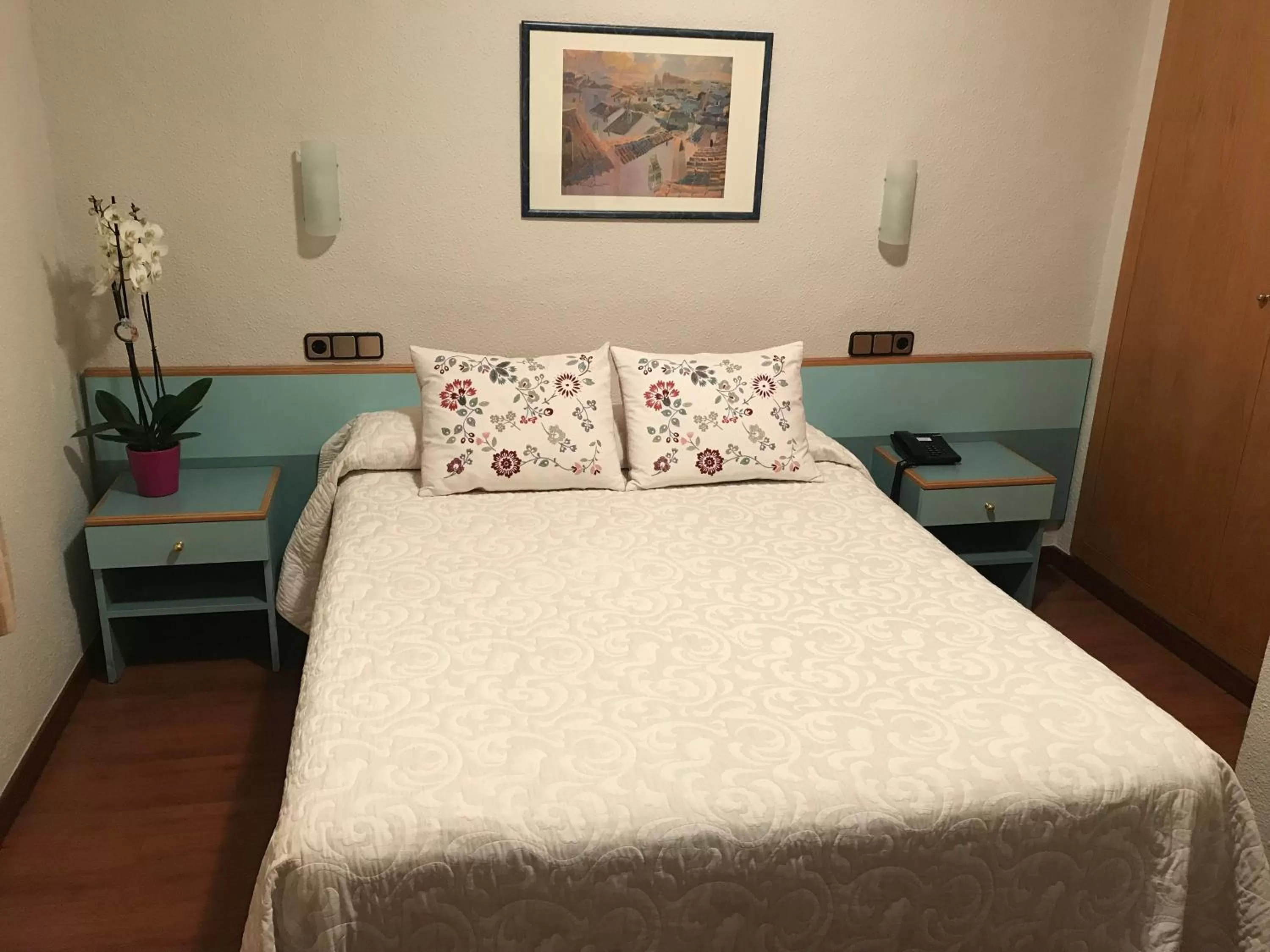 Photo of the whole room, Bed in Hotel Pelayo