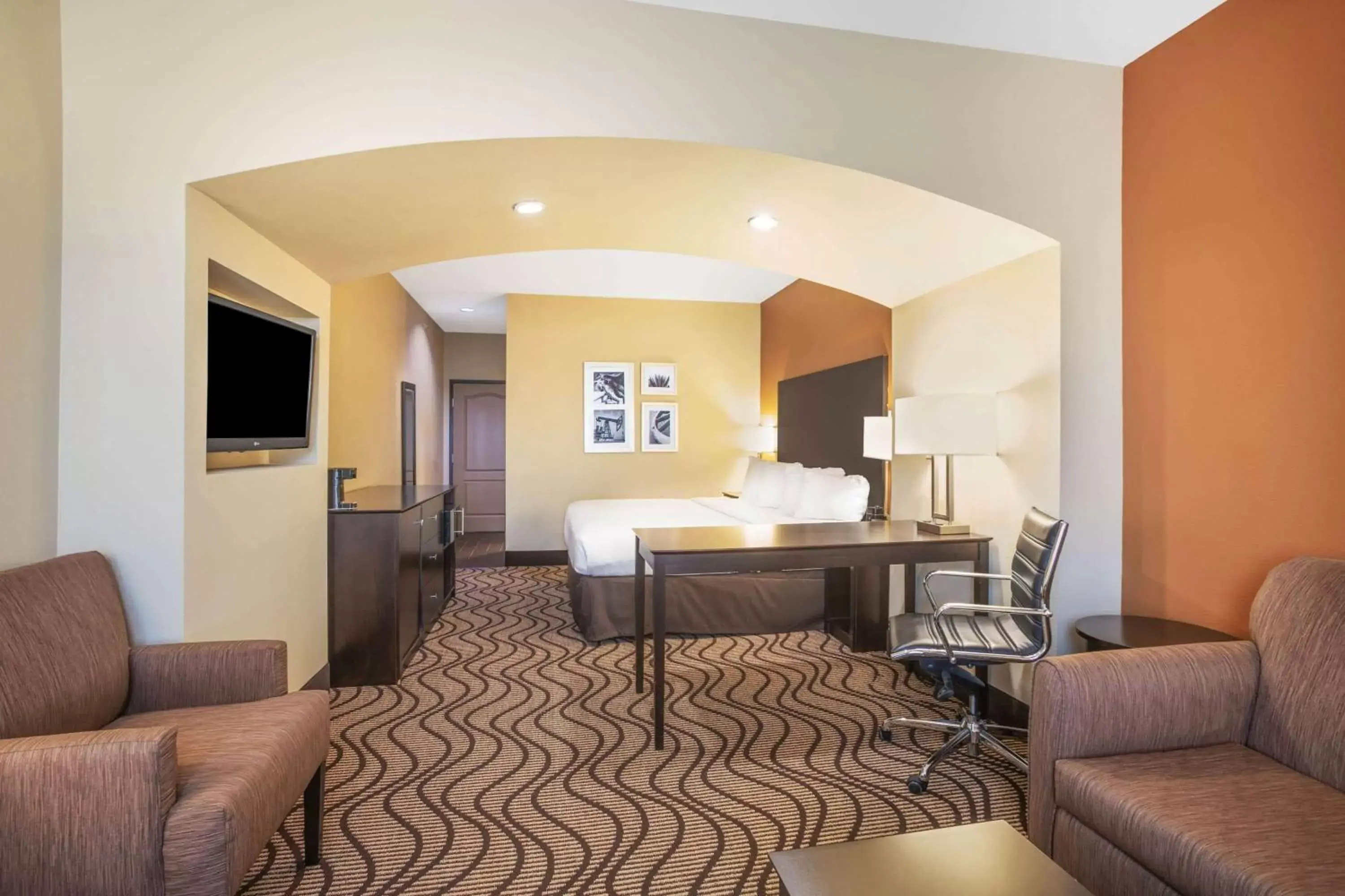 Photo of the whole room, Seating Area in La Quinta Inn & Suites by Wyndham Beeville