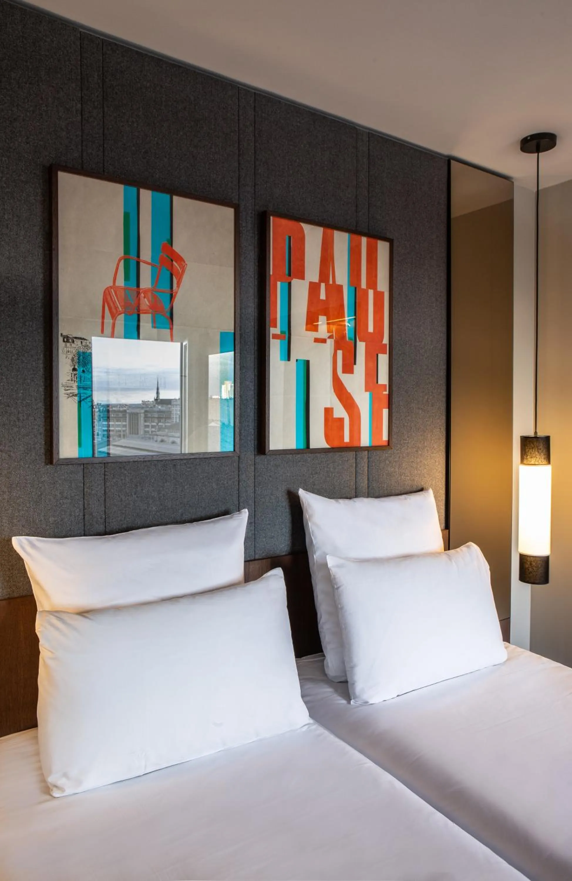 Bed in ibis Styles Paris Gare du Nord TGV