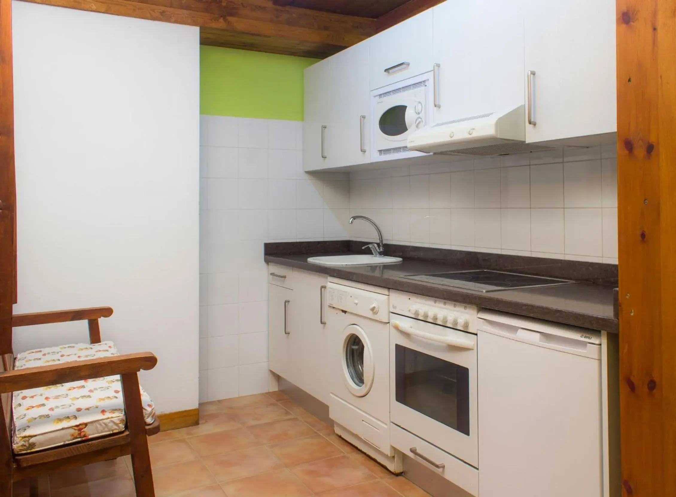 Kitchen or kitchenette, Kitchen/Kitchenette in Viviendas Rurales El Covaju