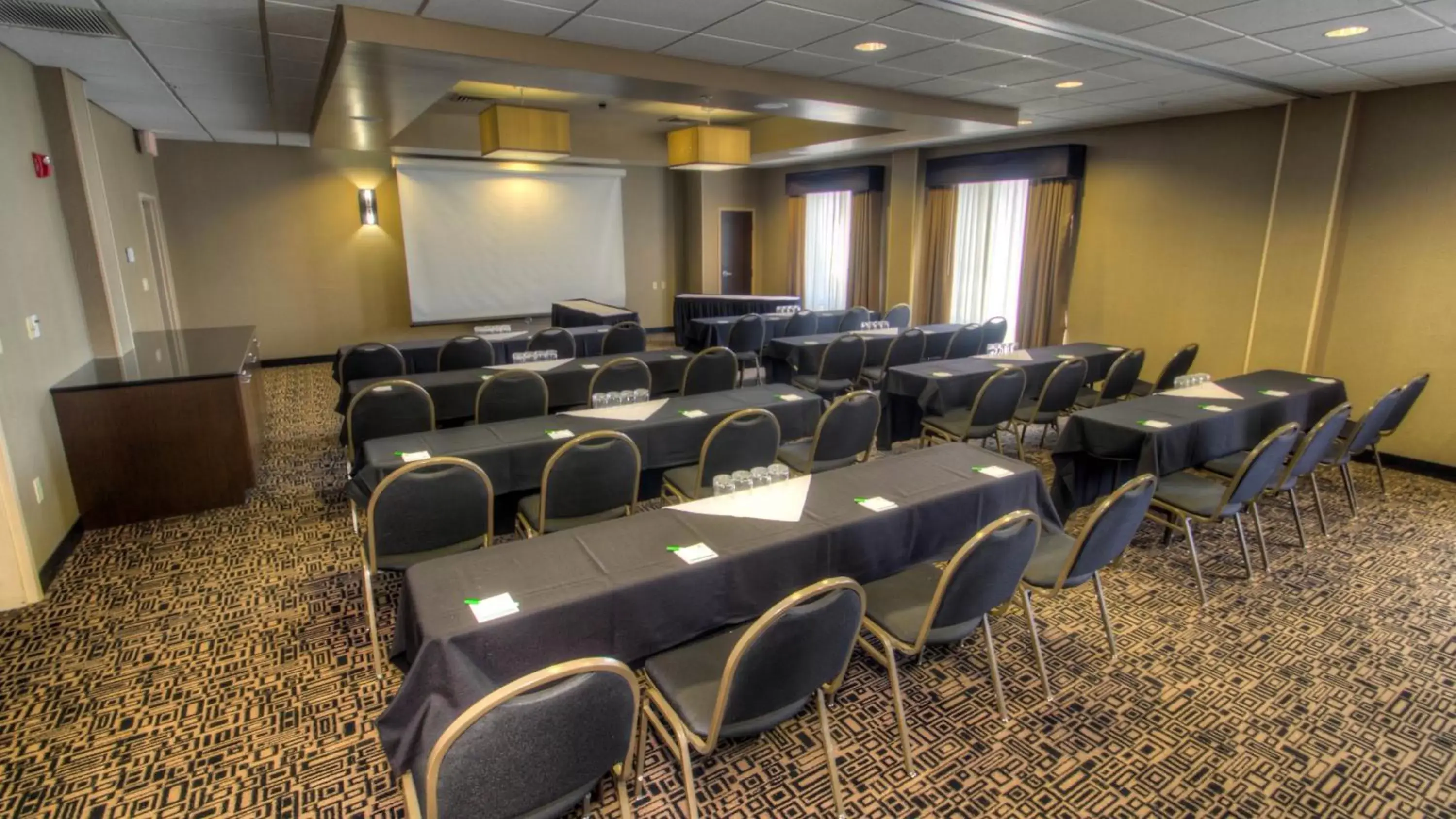 Meeting/conference room in Holiday Inn Boise Airport, an IHG Hotel