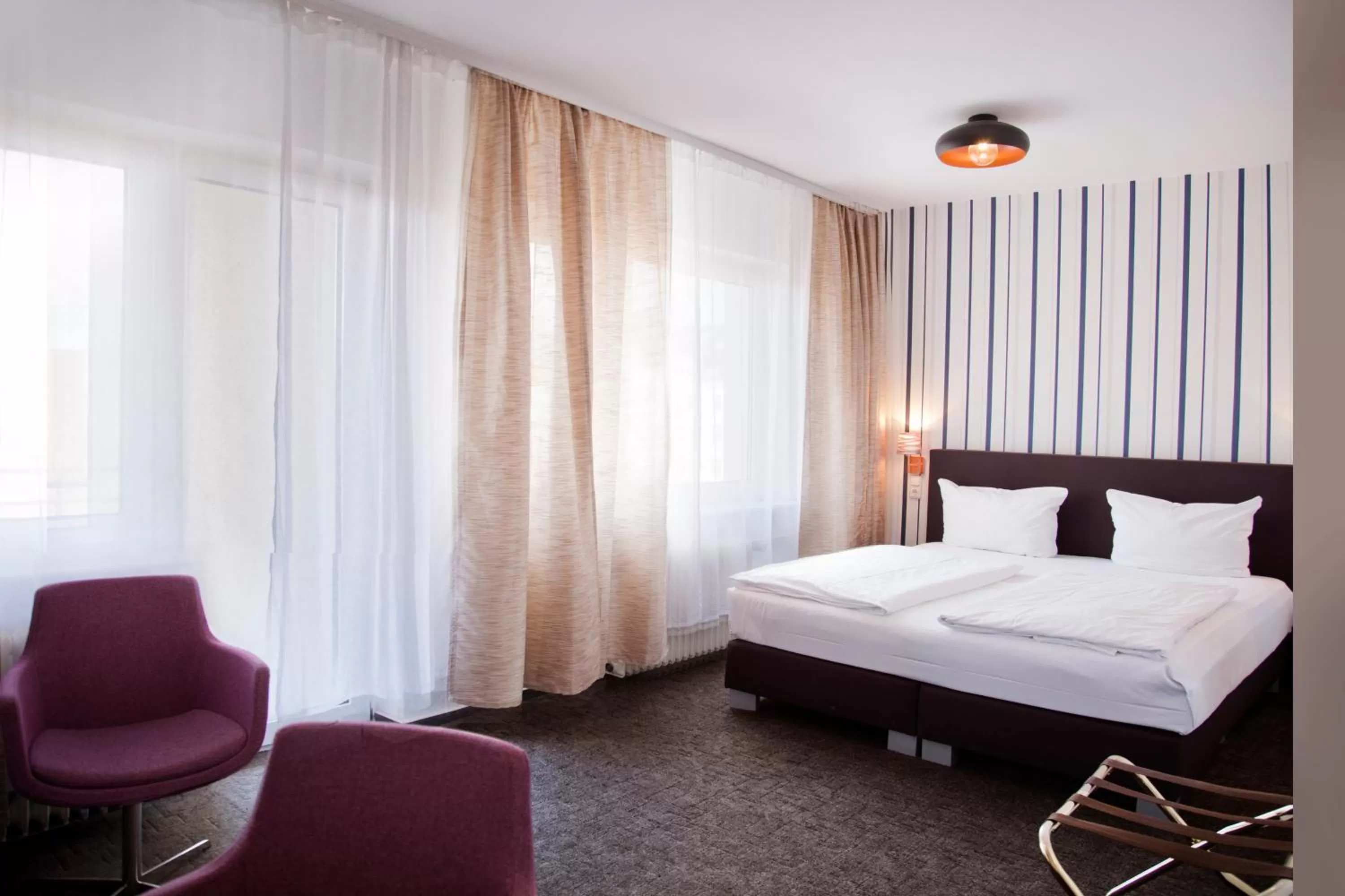 Photo of the whole room, Bed in Les Nations