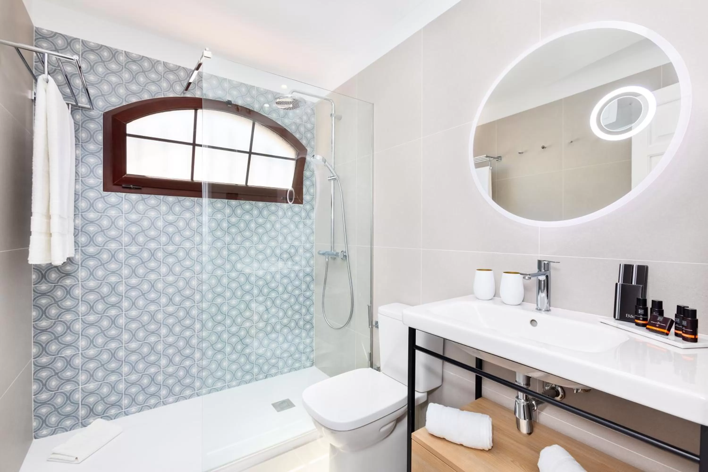 Shower in HD Parque Cristobal Tenerife