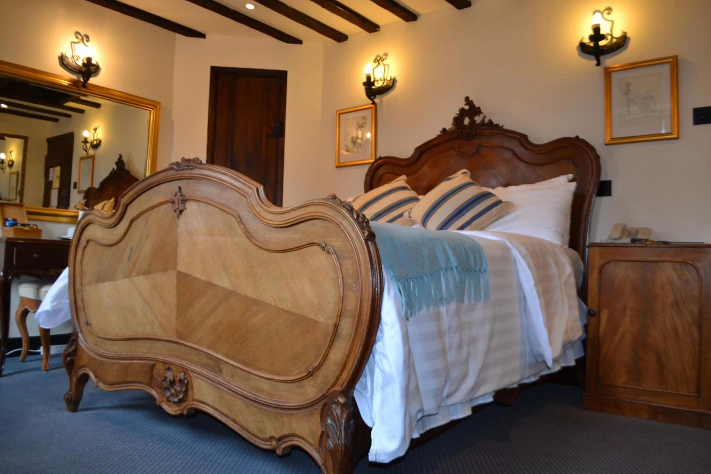 Bed in Mermaid Inn