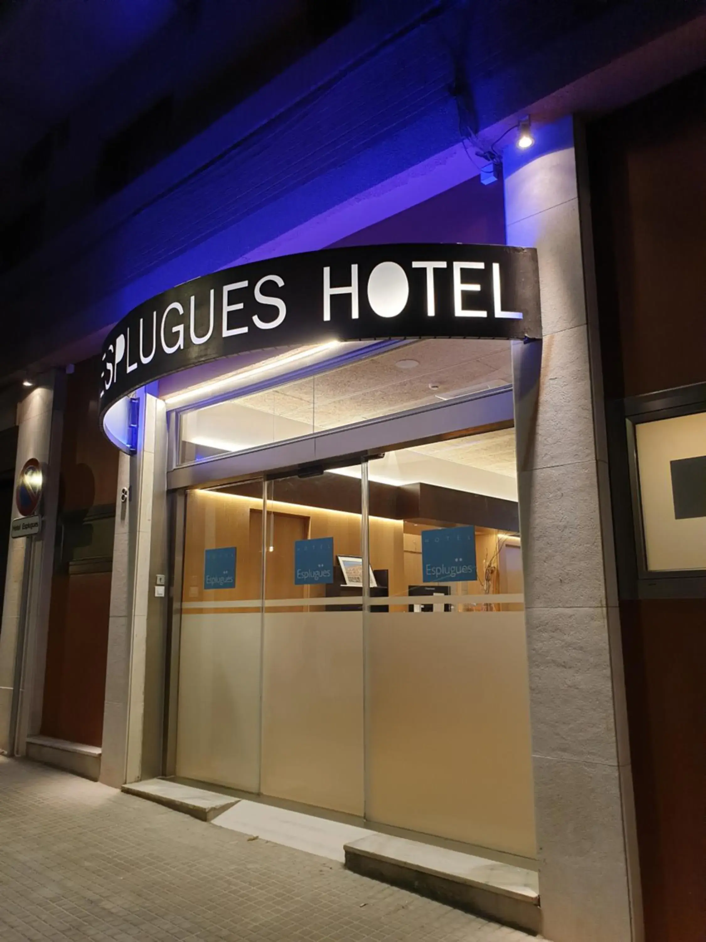 Facade/entrance in Hotel Esplugues