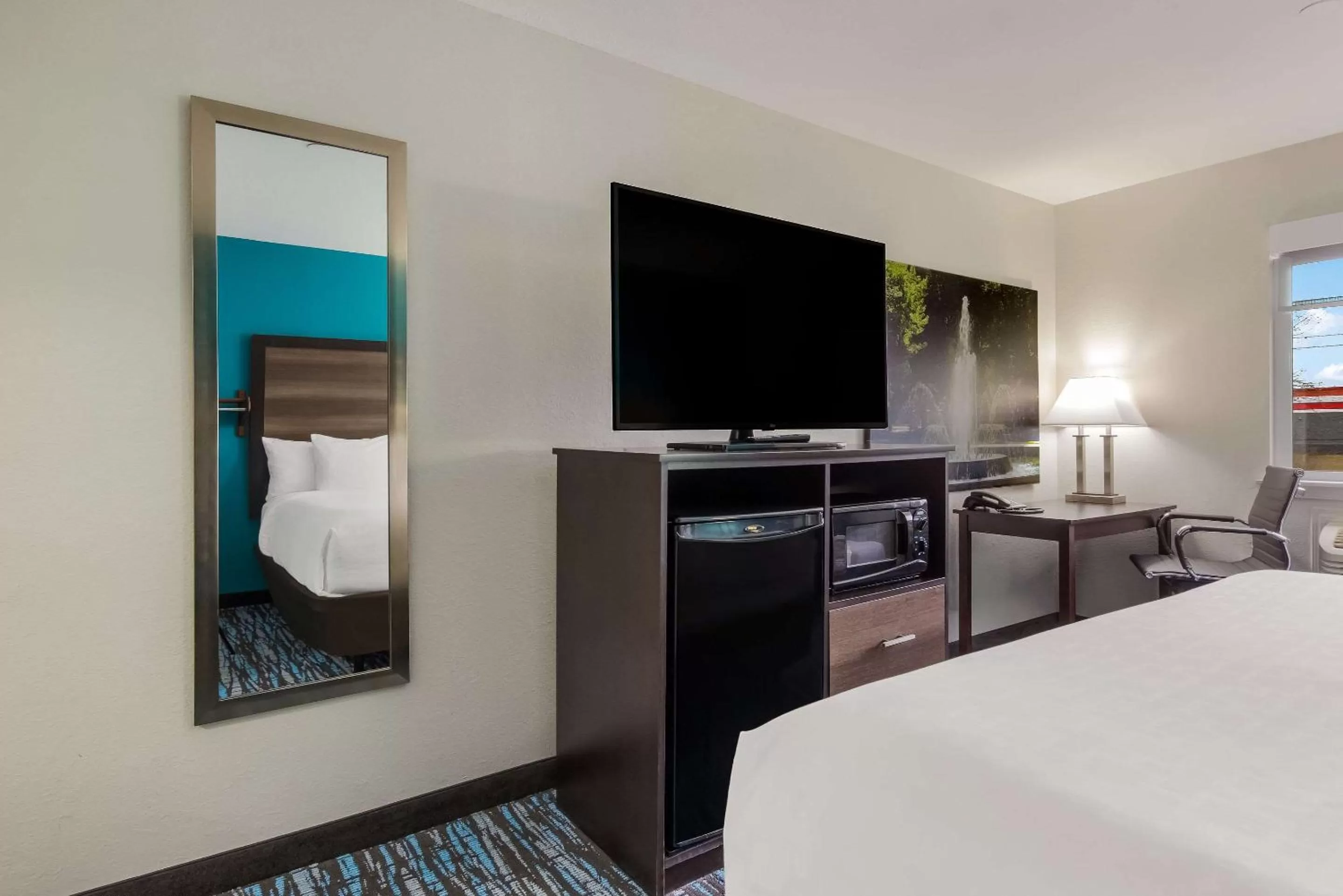 Bedroom, Bed in Clarion Pointe Harrodsburg-Danville