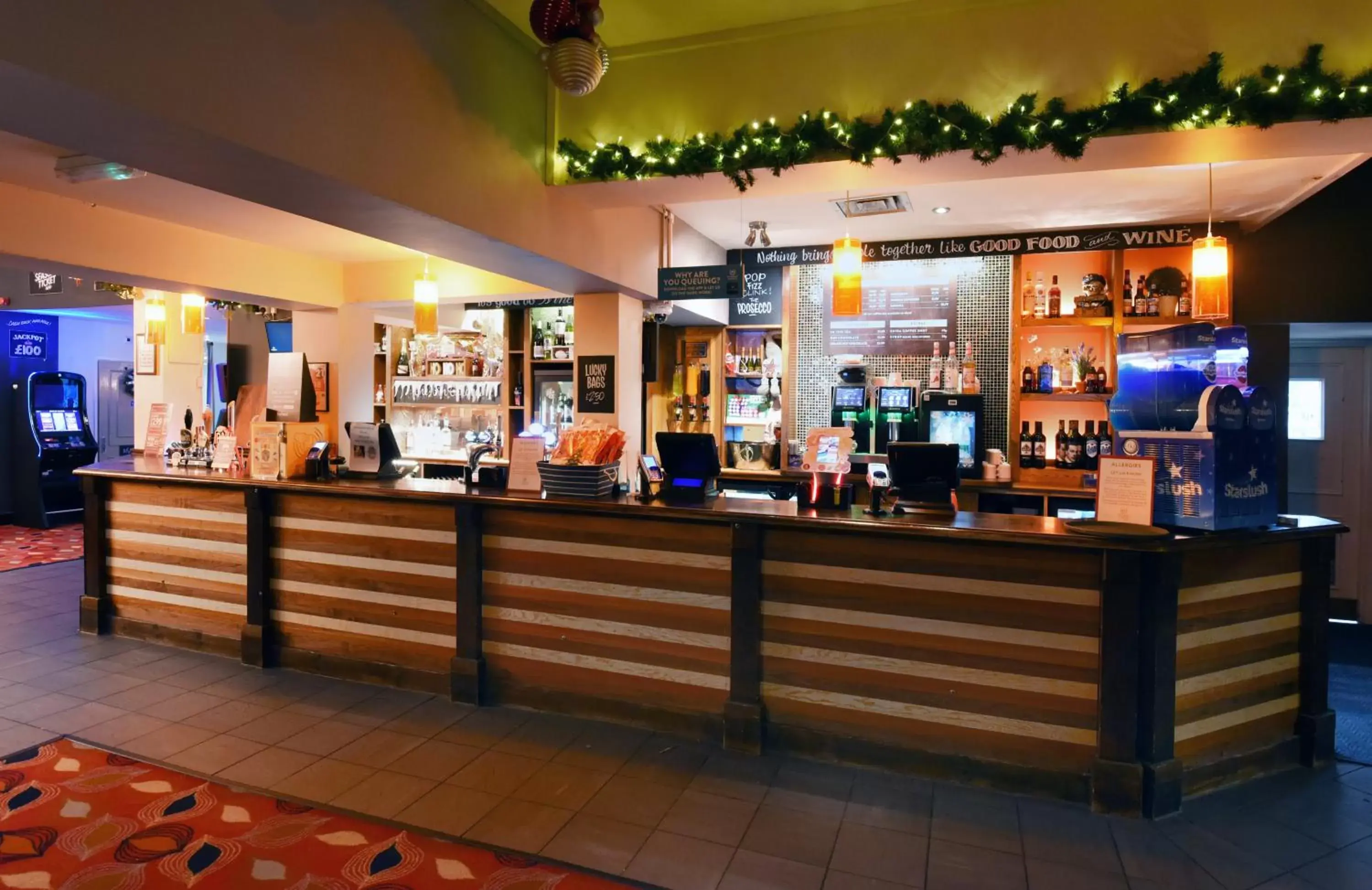 Lounge or bar in Royal Oak by Greene King inns