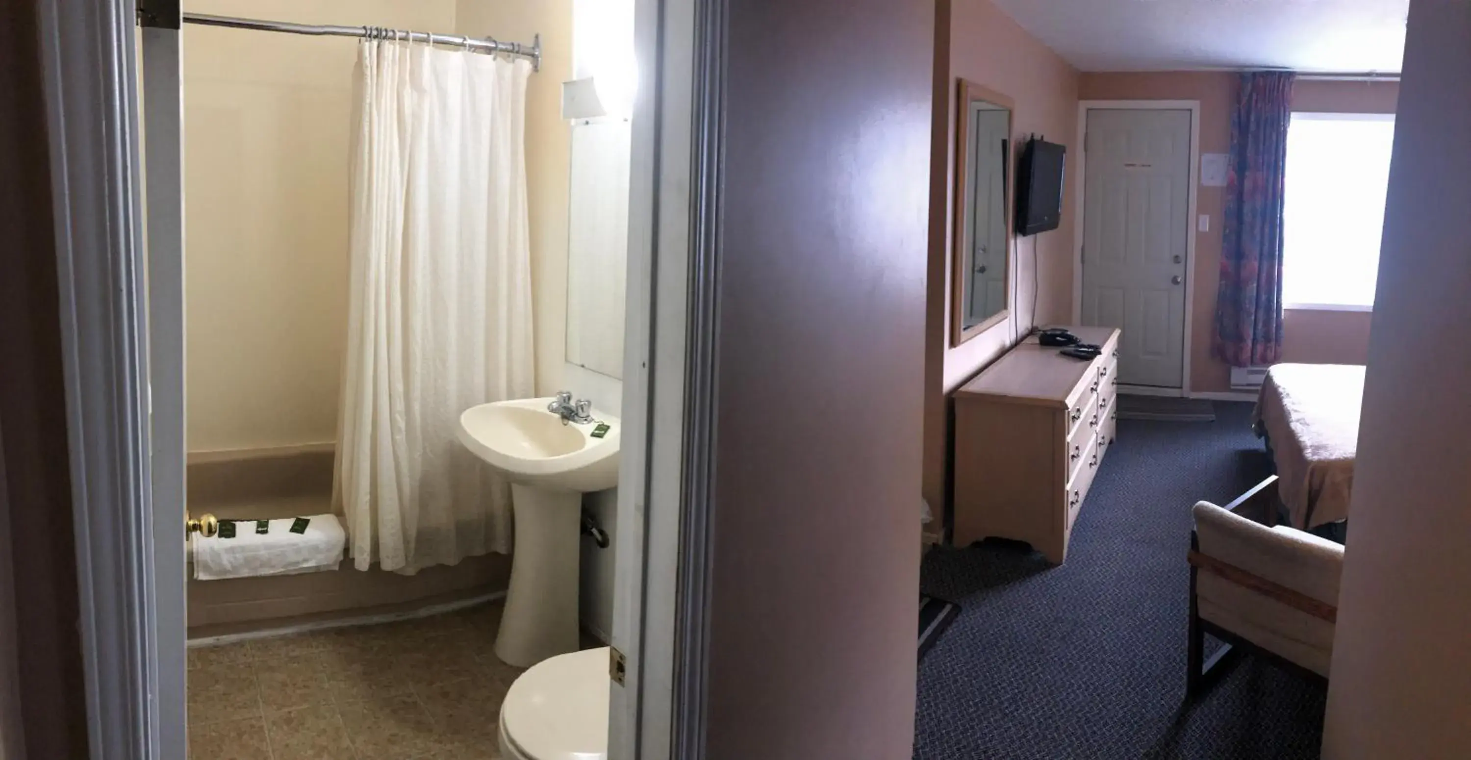 Bathroom in Guest Inn Motel