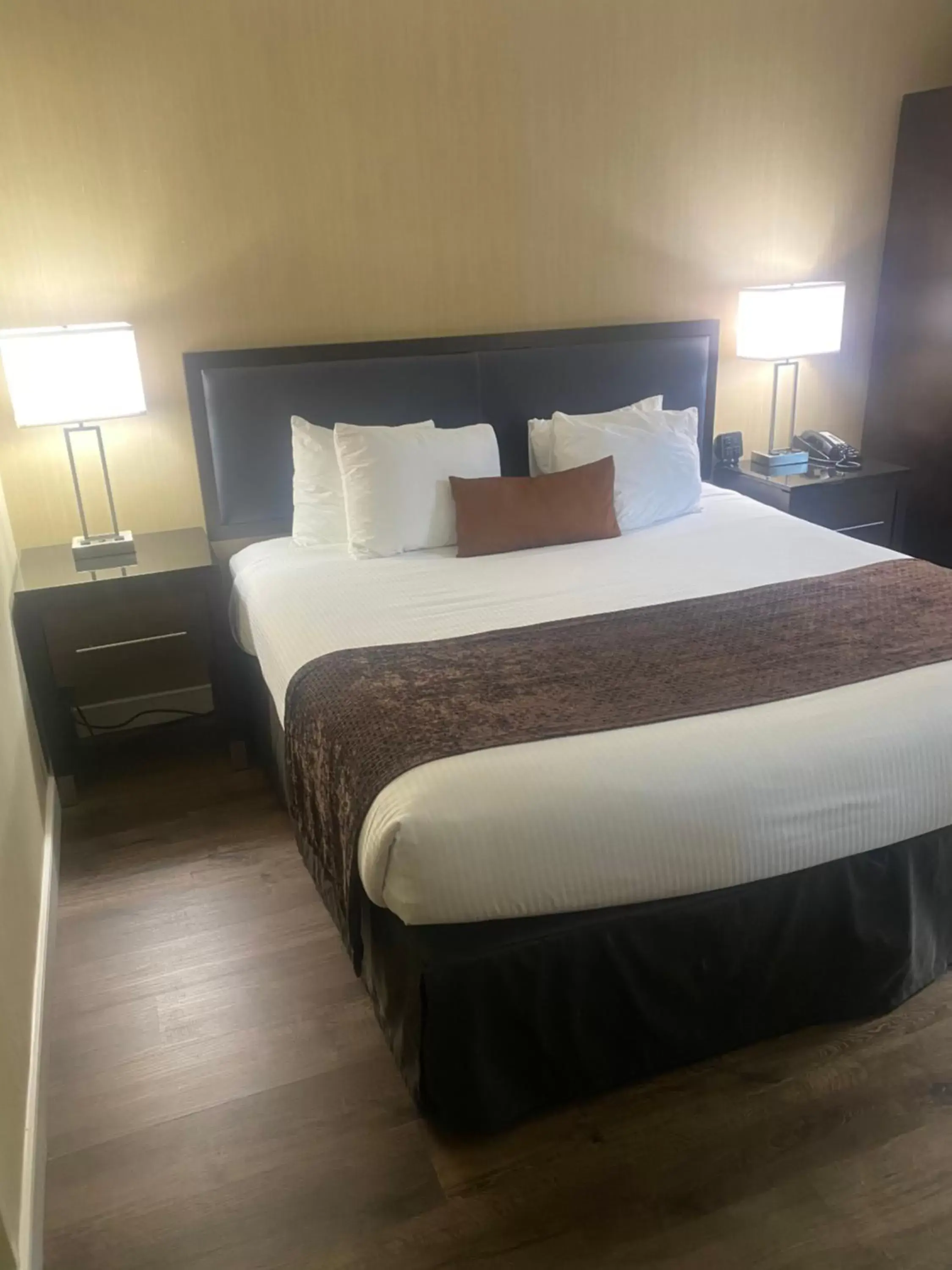 Bed in Wingate by Wyndham Springfield Bed in Wingate by Wyndham Springfield