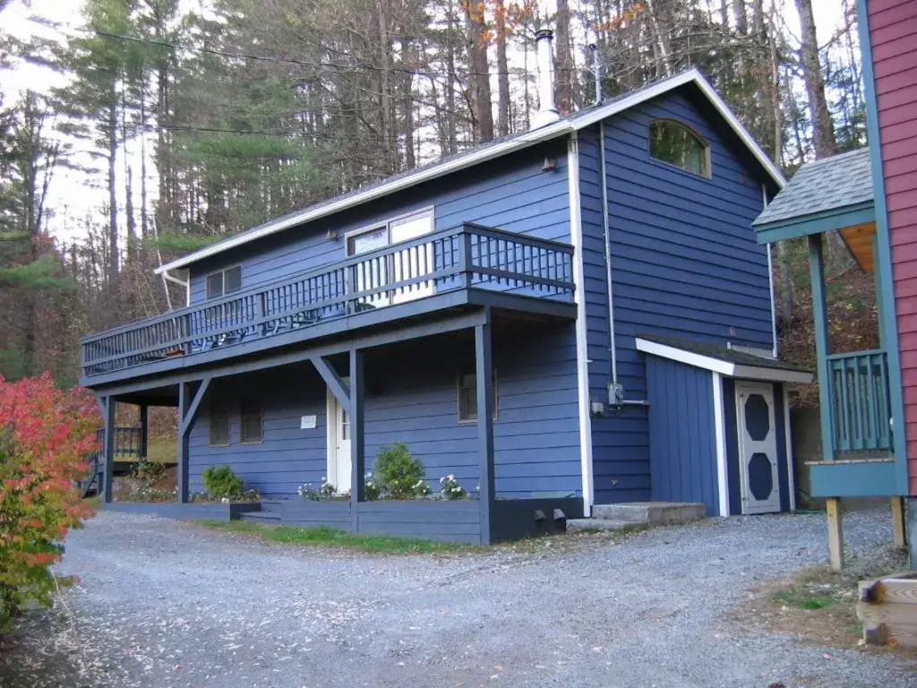 Property Building in Trails End Inn