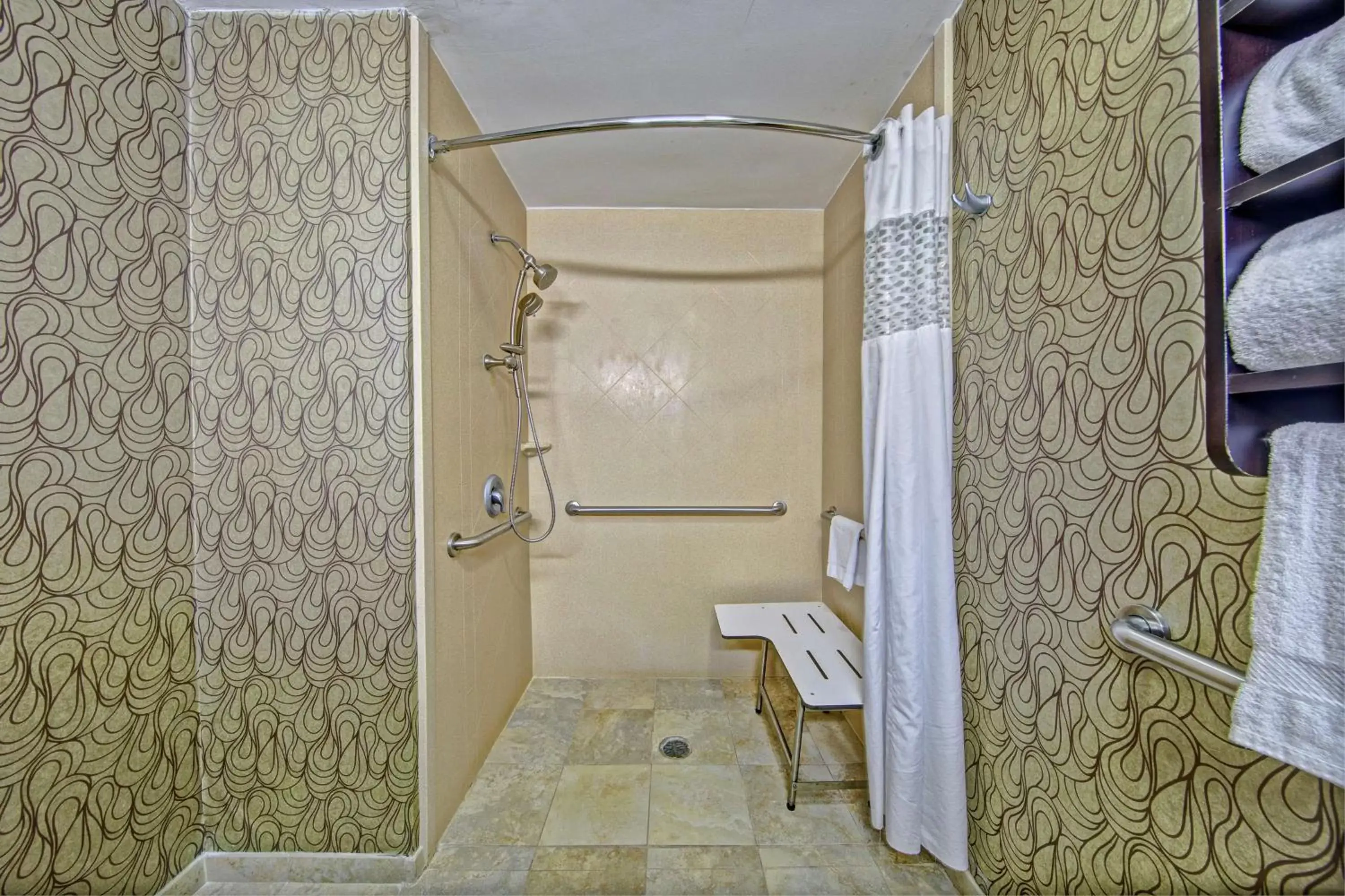 Bathroom in Hampton Inn Tullahoma