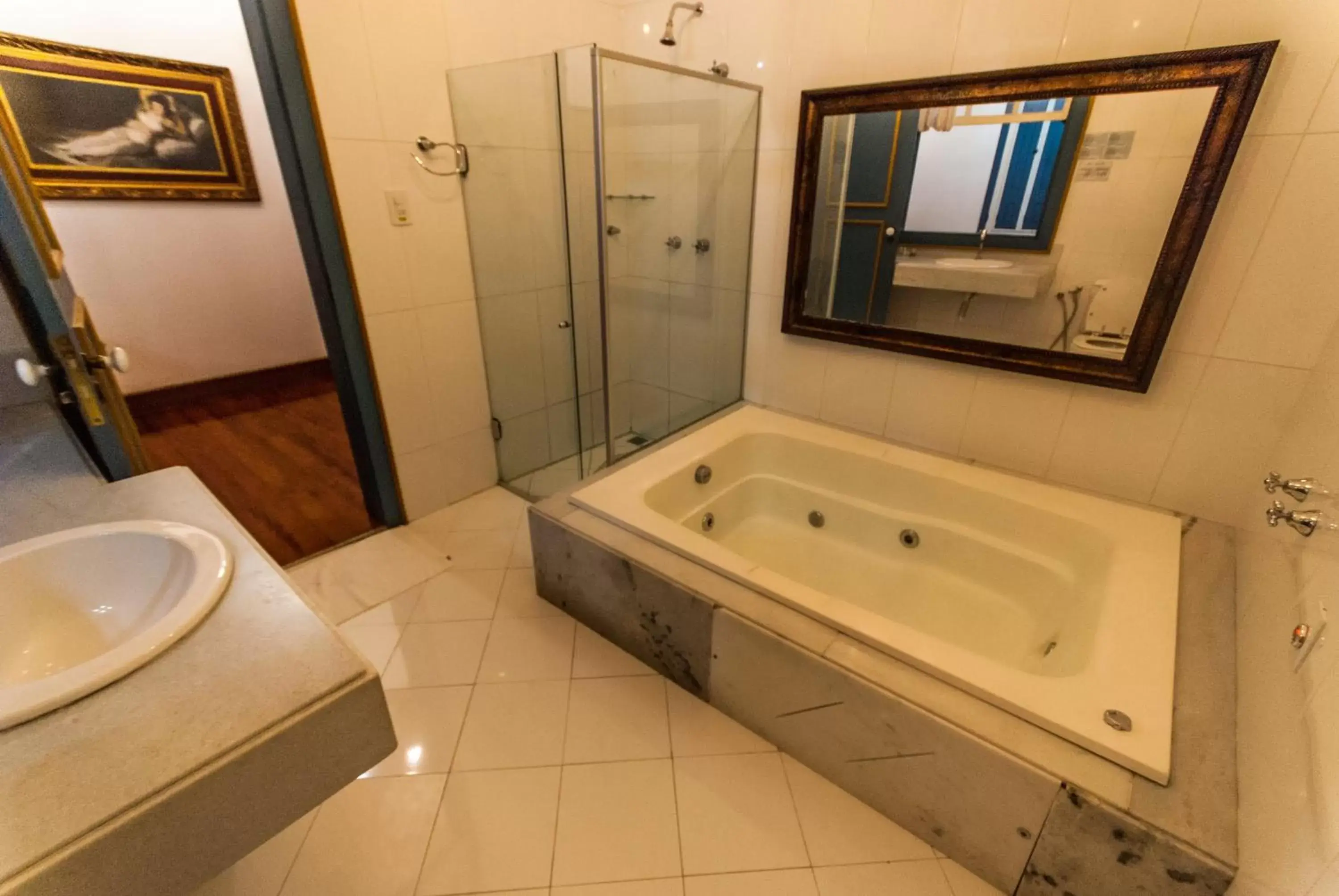 Hot Tub, Bathroom in Hotel Solar de Maria