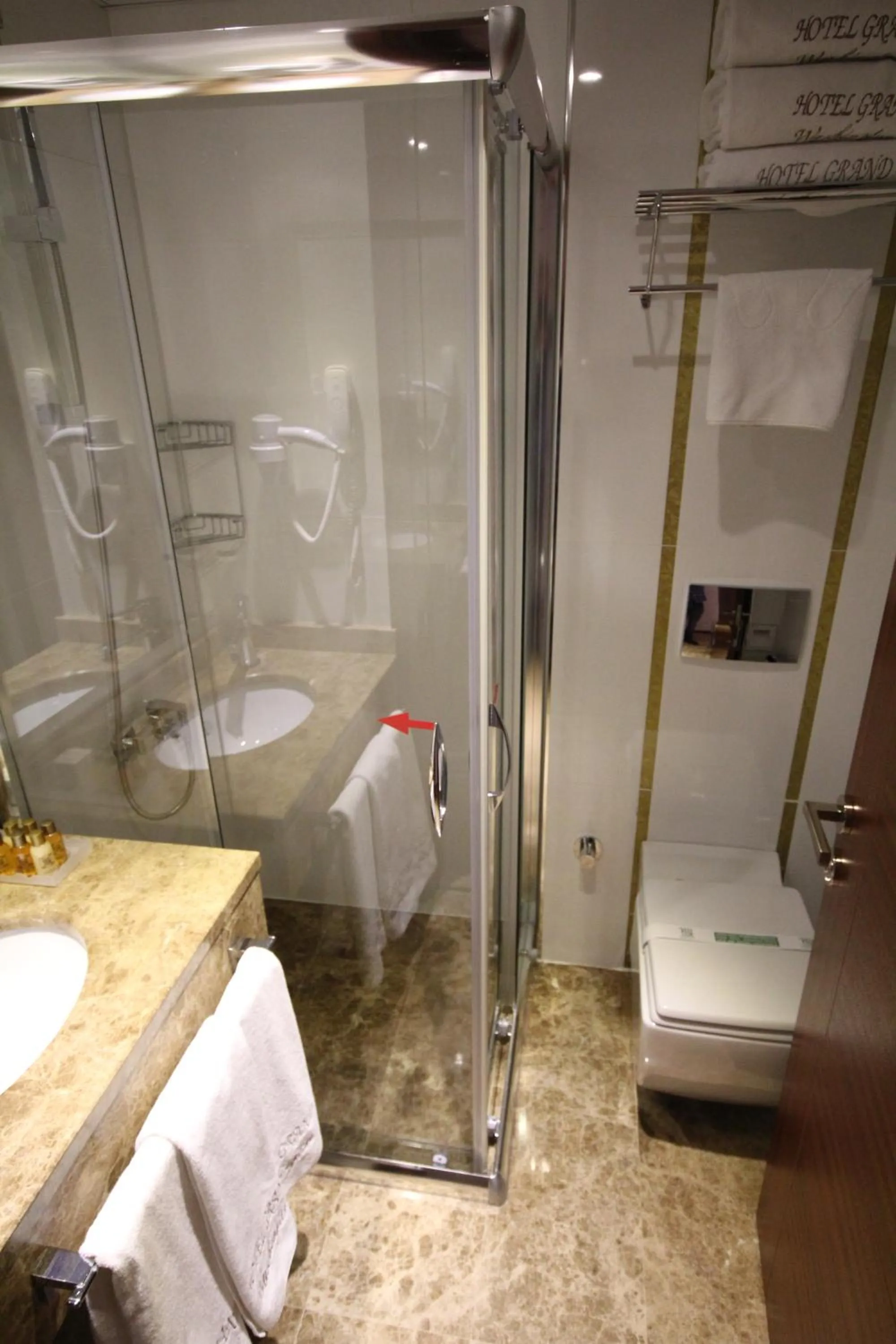 Bathroom in Grand Washington Hotel