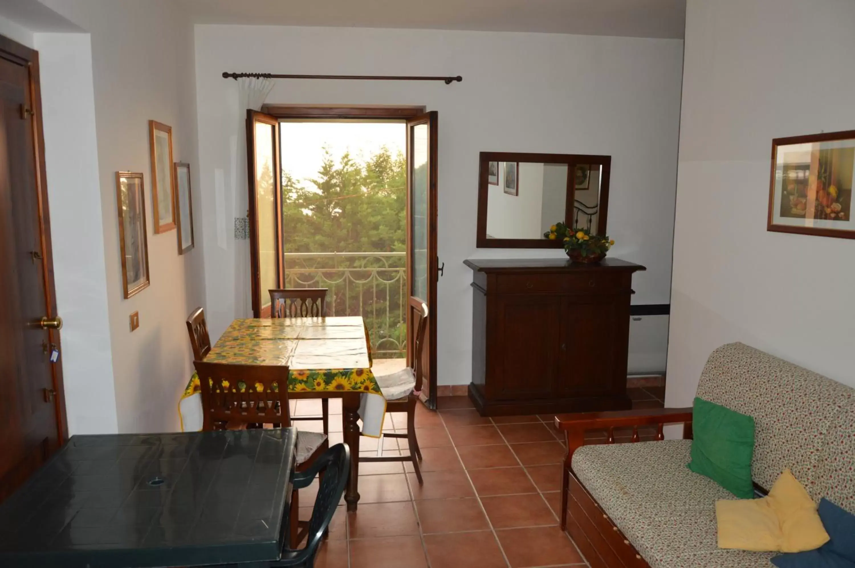 Dining Area in Residence Verde Blu