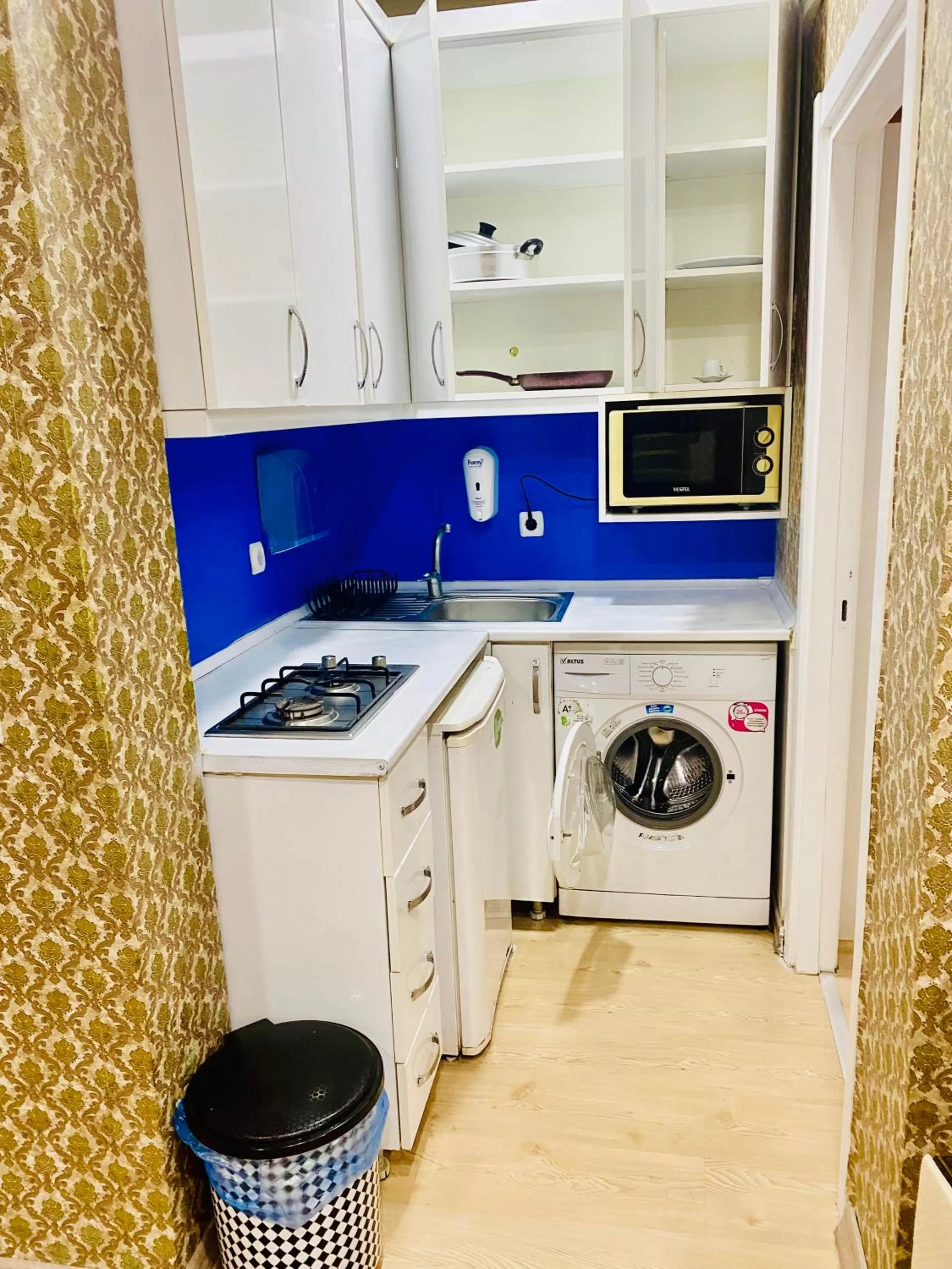 Kitchen or kitchenette in White Suites Hotel İstanbul