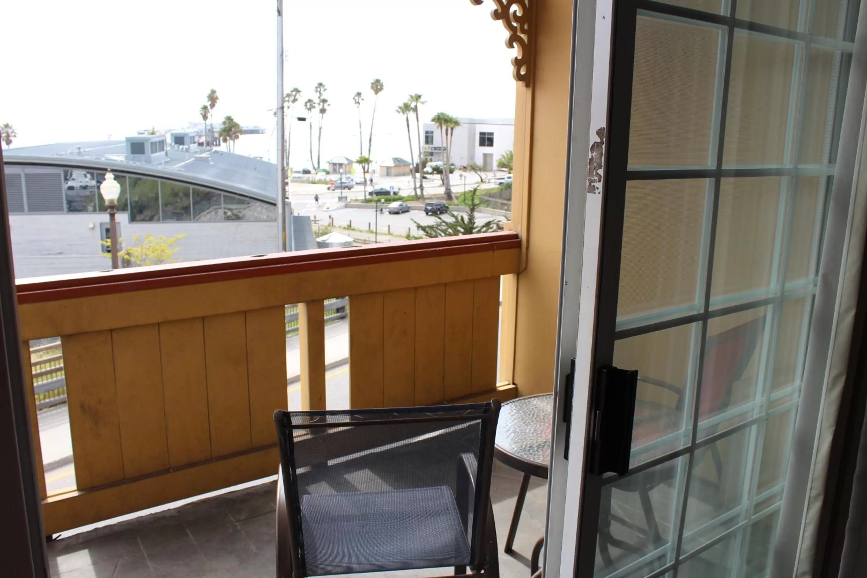 Patio in Howard Johnson by Wyndham Santa Cruz