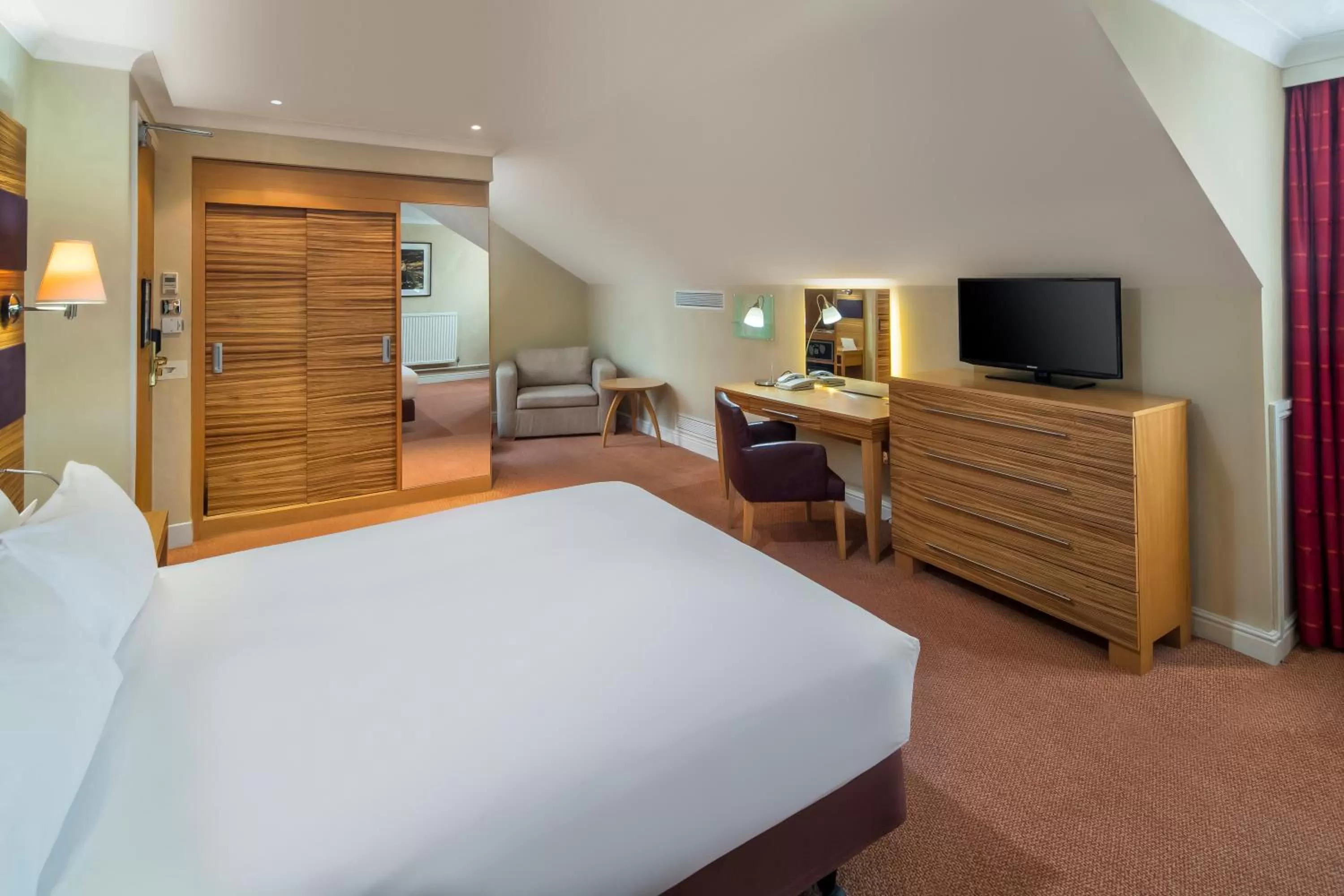 Photo of the whole room, Bed in Crowne Plaza Chester by IHG